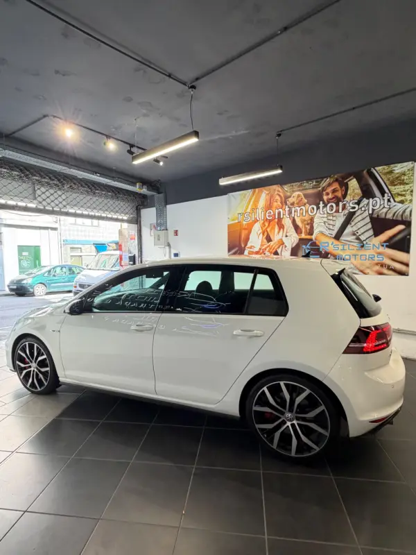 Volkswagen Golf Outro 11
