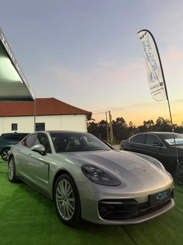 Porsche Panamera 4 E-Hybrid 1