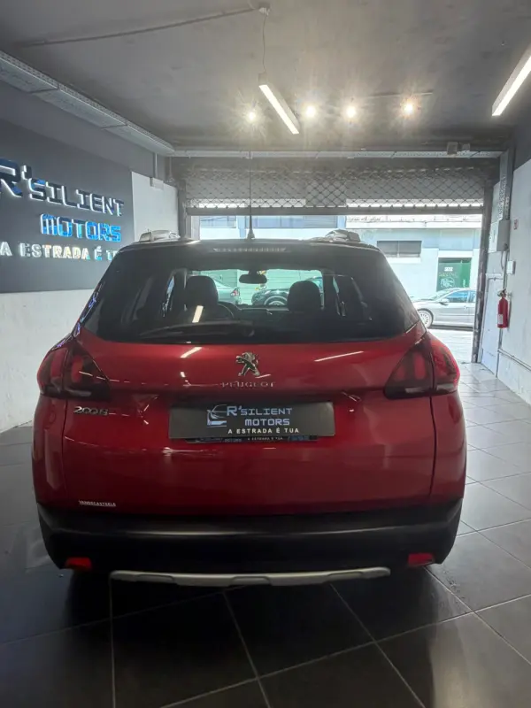Peugeot 2008 1.2 PureTech Style 6