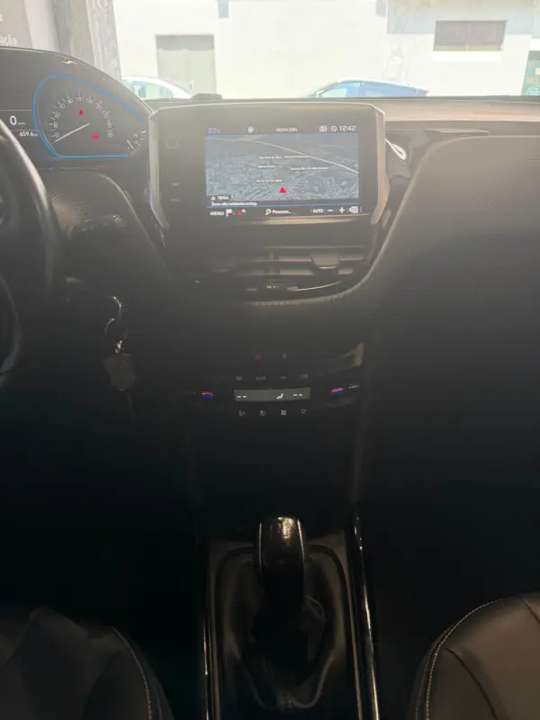 Peugeot 2008 1.2 PureTech Style 17