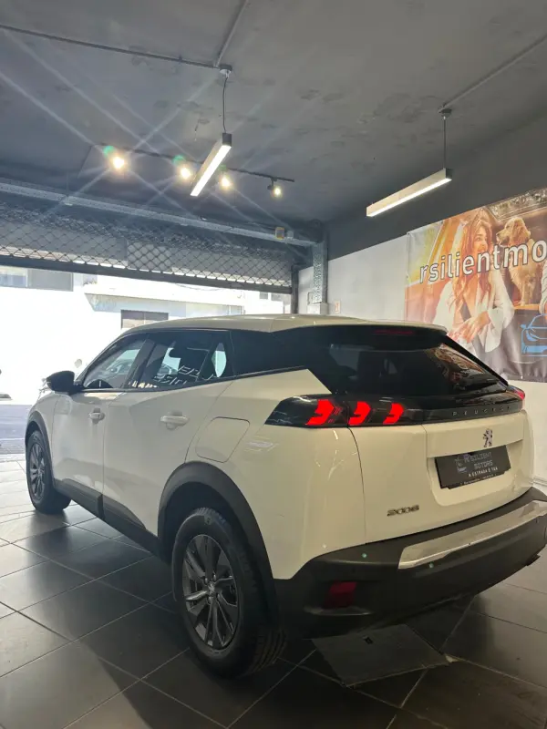 Peugeot 2008 8