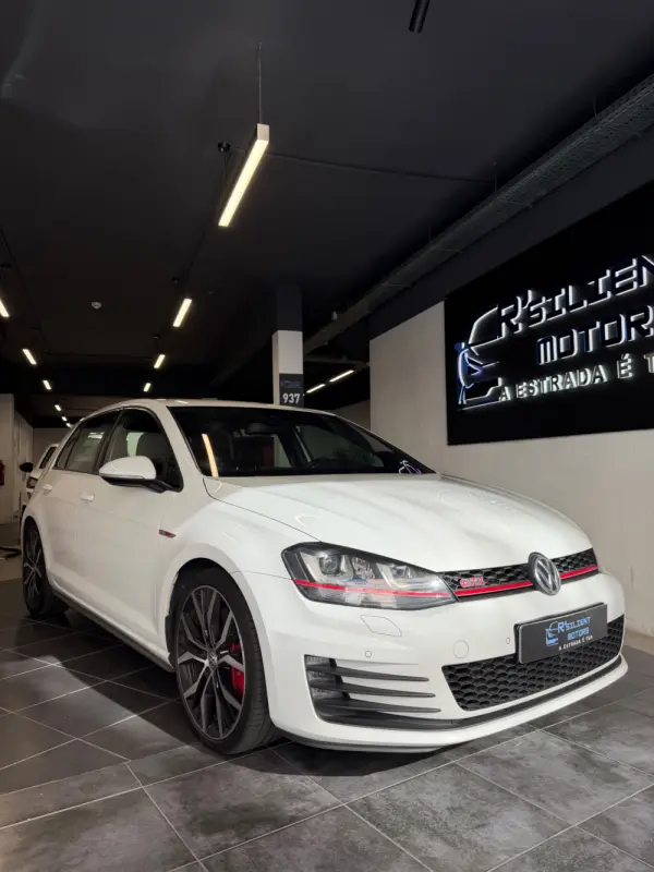 Volkswagen Golf Outro 1