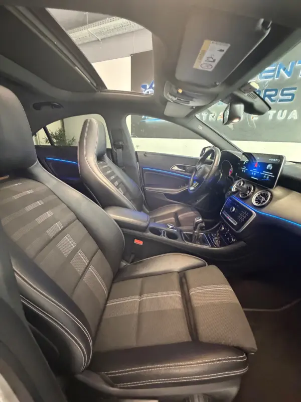 Mercedes-Benz CLA 180 Outro 15