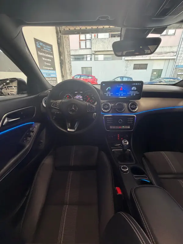Mercedes-Benz CLA 180 Outro 11
