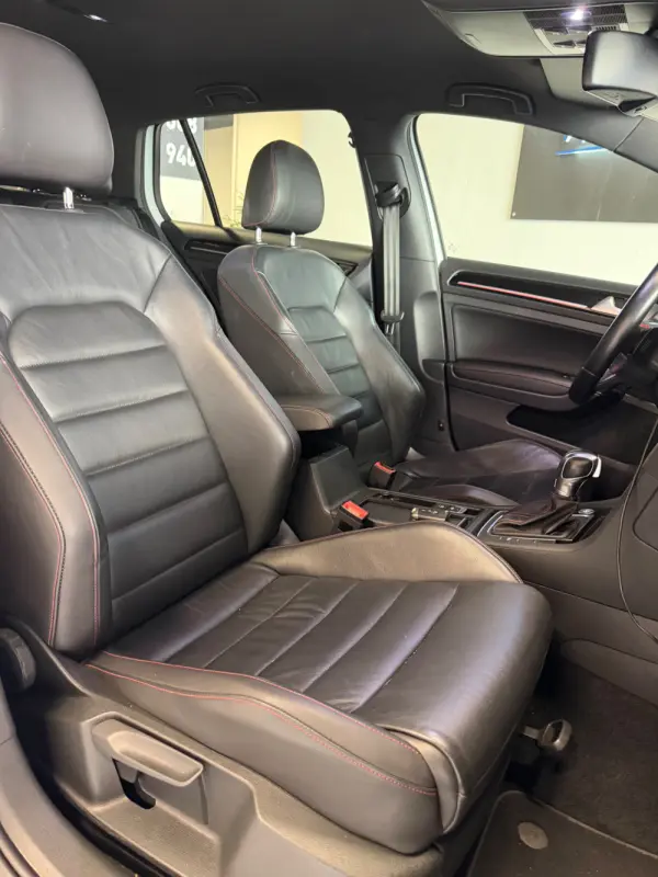 Volkswagen Golf Outro 25