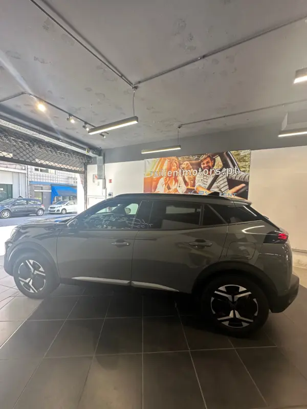 Peugeot e-2008 Allure 10