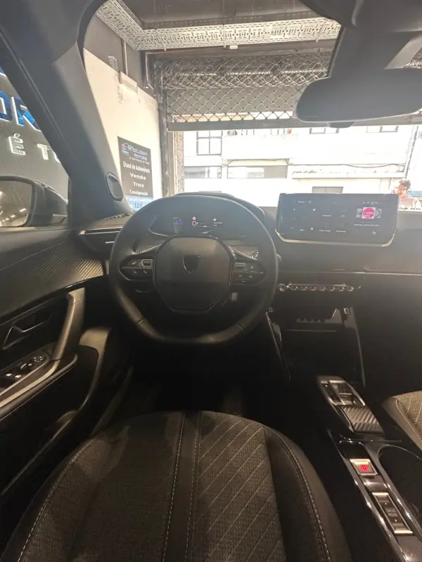 Peugeot e-2008 Allure 26