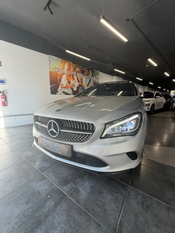 Mercedes-Benz CLA 180 Outro 20