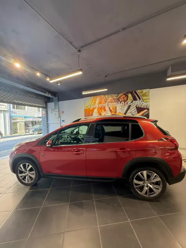 Peugeot 2008 1.2 PureTech Allure 5