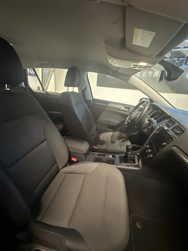 Volkswagen Golf 1.6 TDi BlueMotion Confortline 17