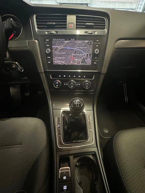 Volkswagen Golf 1.6 TDi BlueMotion Confortline 25