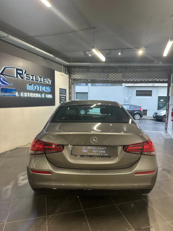 Mercedes-Benz A 180 Limousine d Progressive Aut. 11