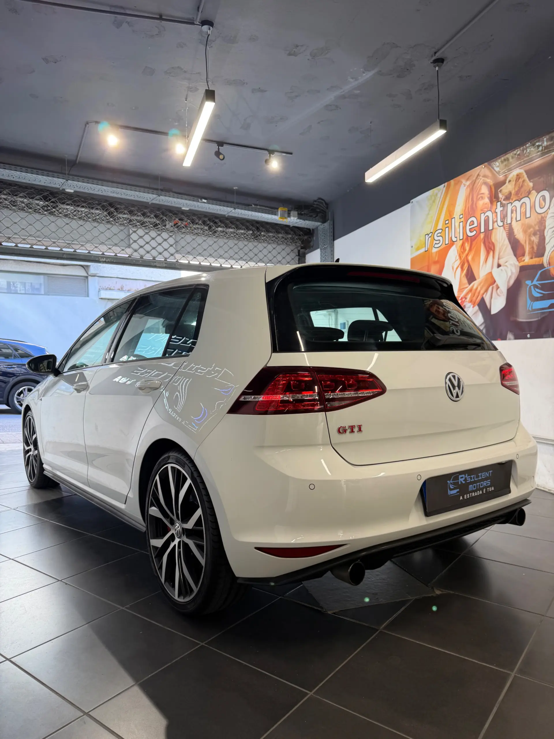 Volkswagen Golf Outro 10