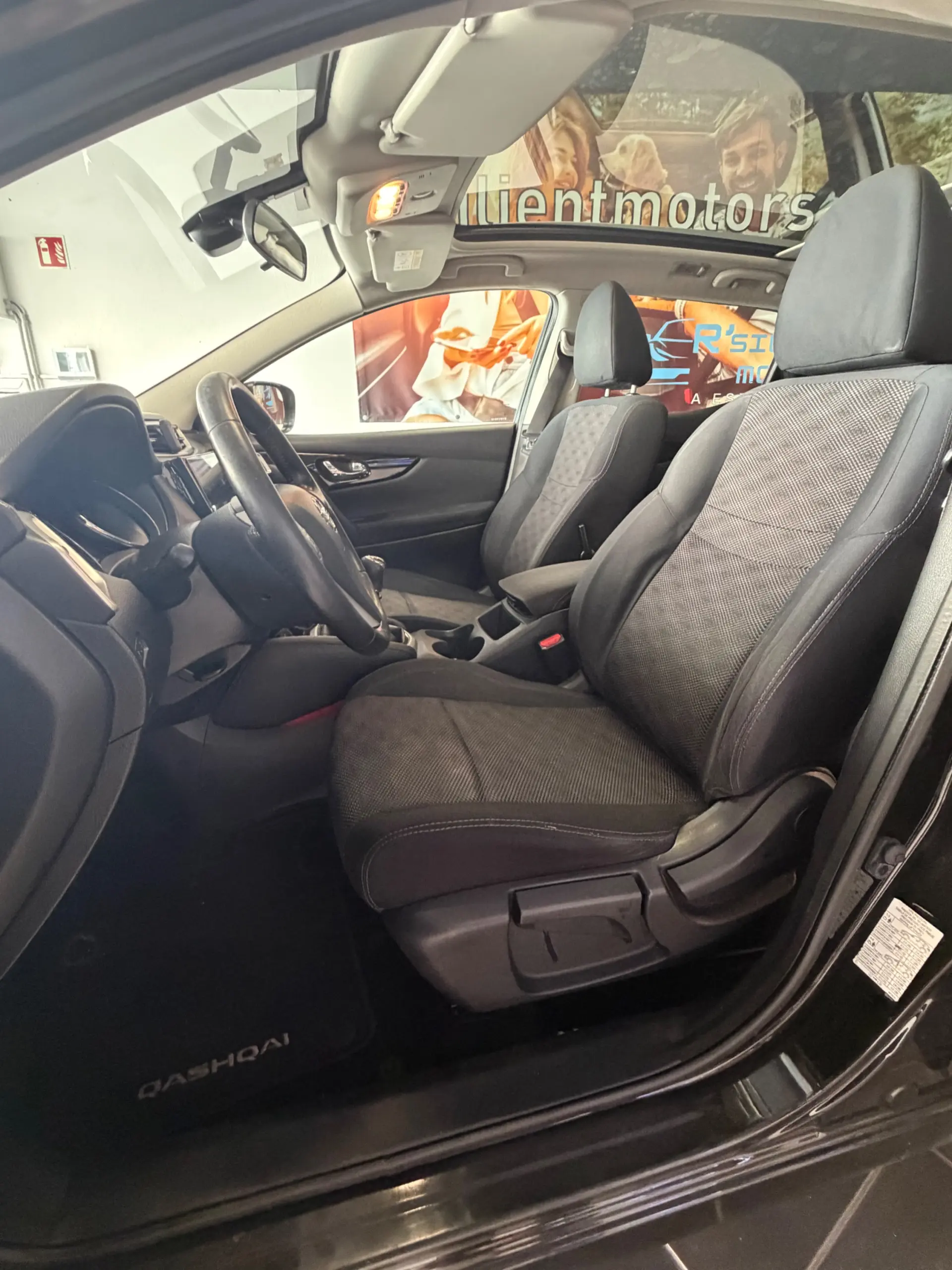 Nissan Qashqai 1.5 dCi N-Connecta Business 10