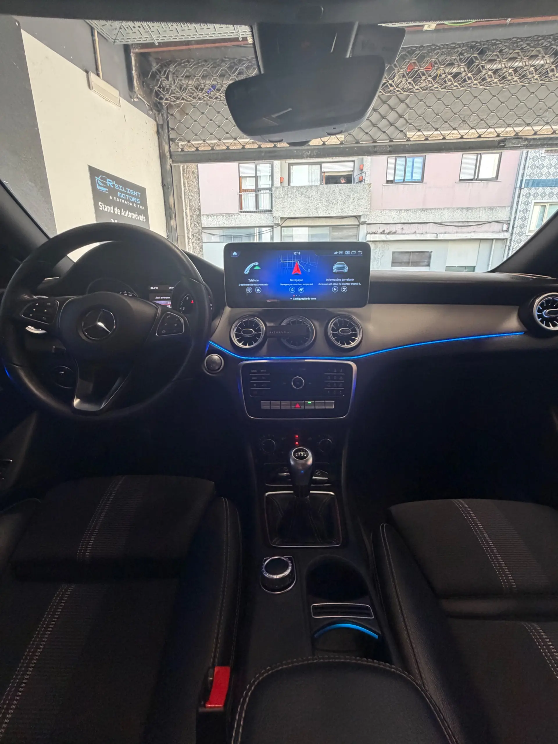 Mercedes-Benz CLA 180 Outro 10
