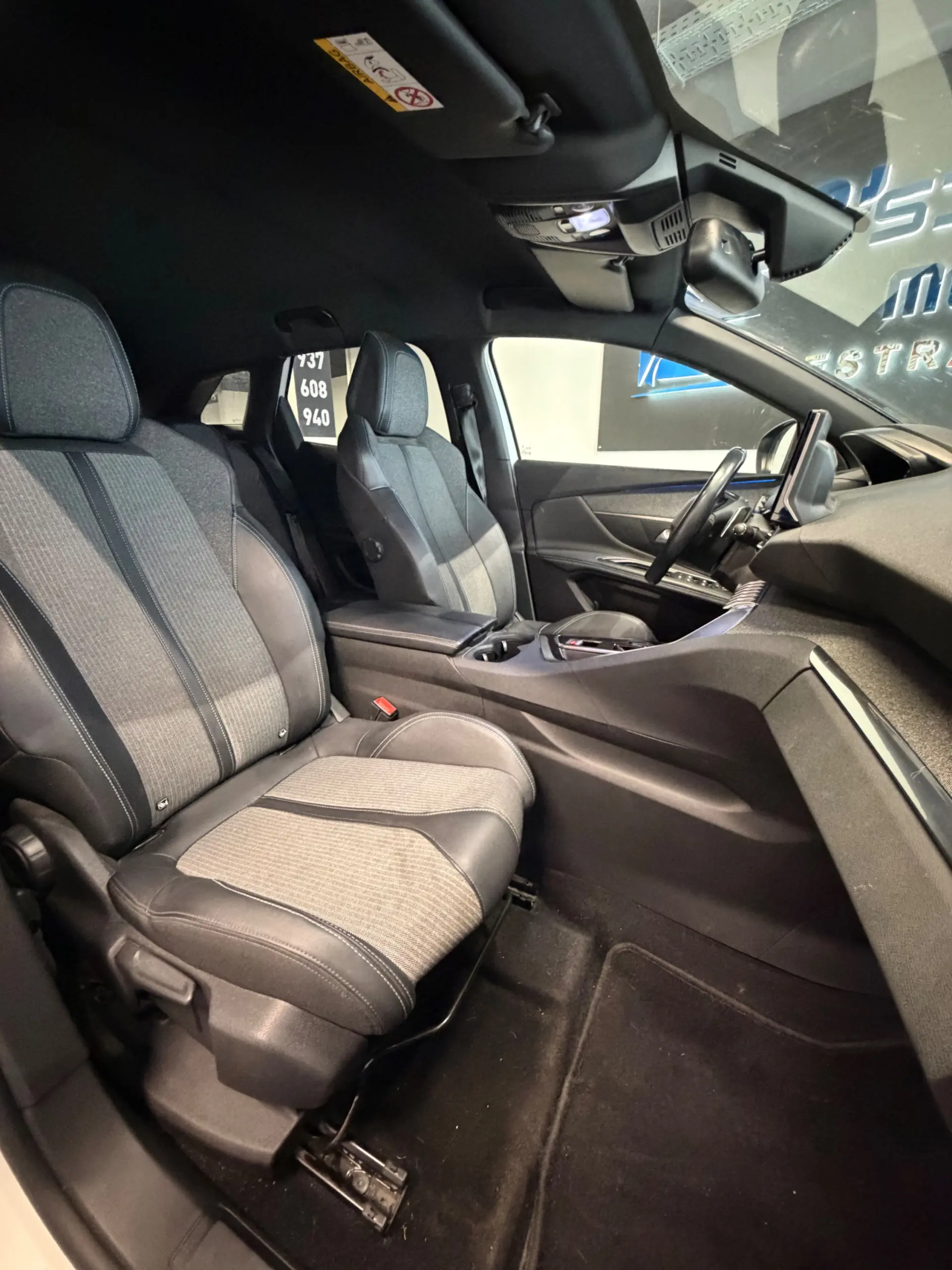 Peugeot 3008 1.5 BlueHDi Allure Pack EAT8 21