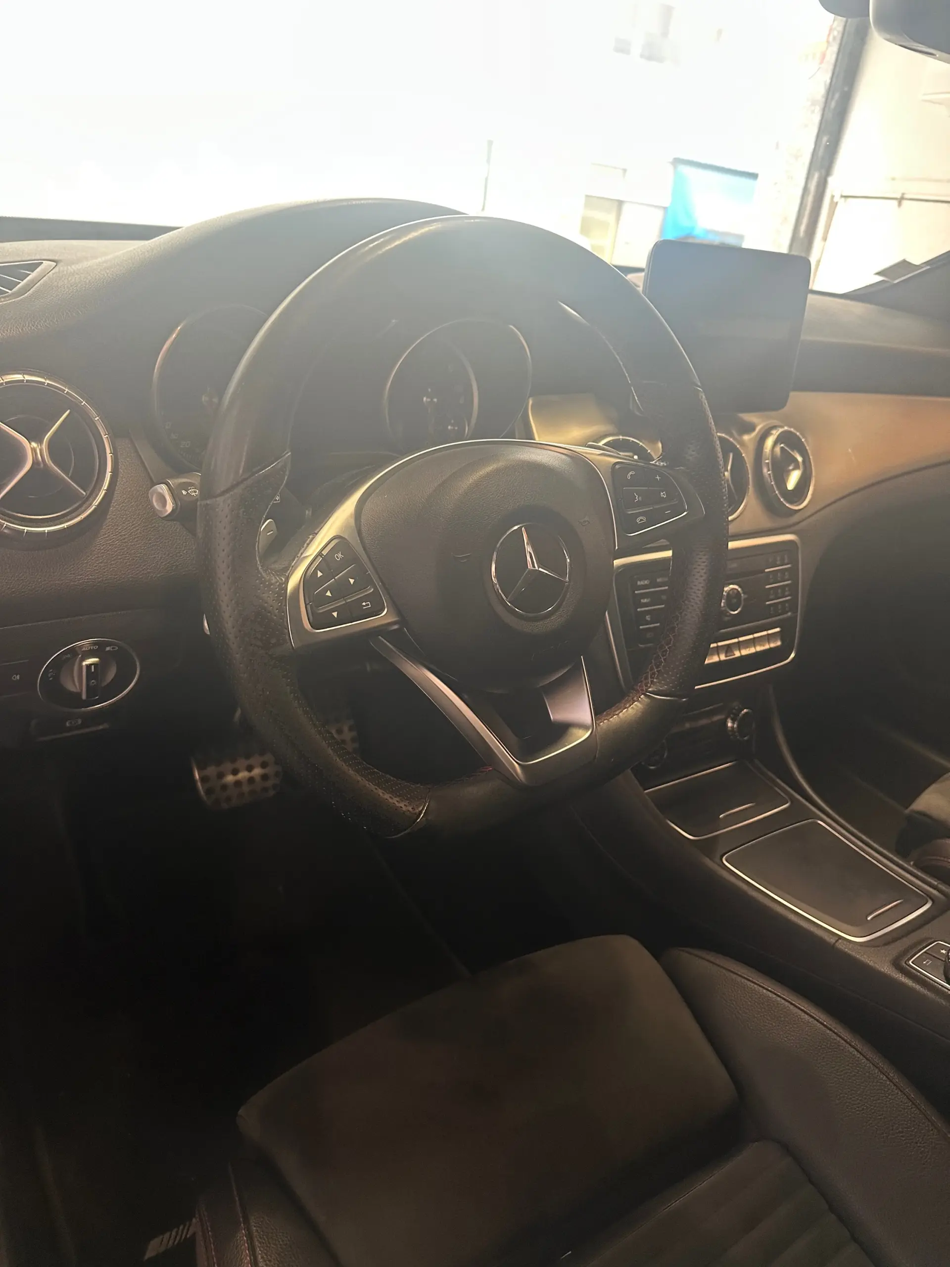 Mercedes-Benz CLA 180 d Shooting Brake AMG Line Aut. 13