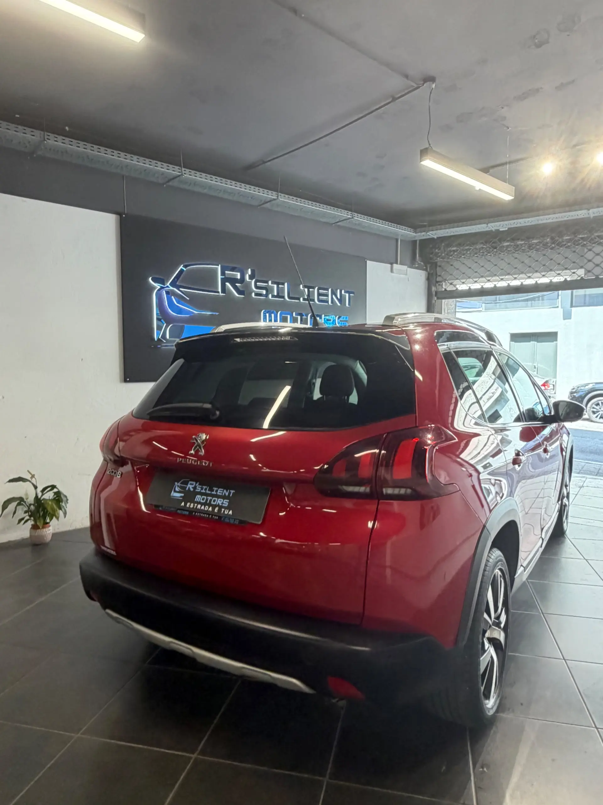 Peugeot 2008 1.2 PureTech Style 8