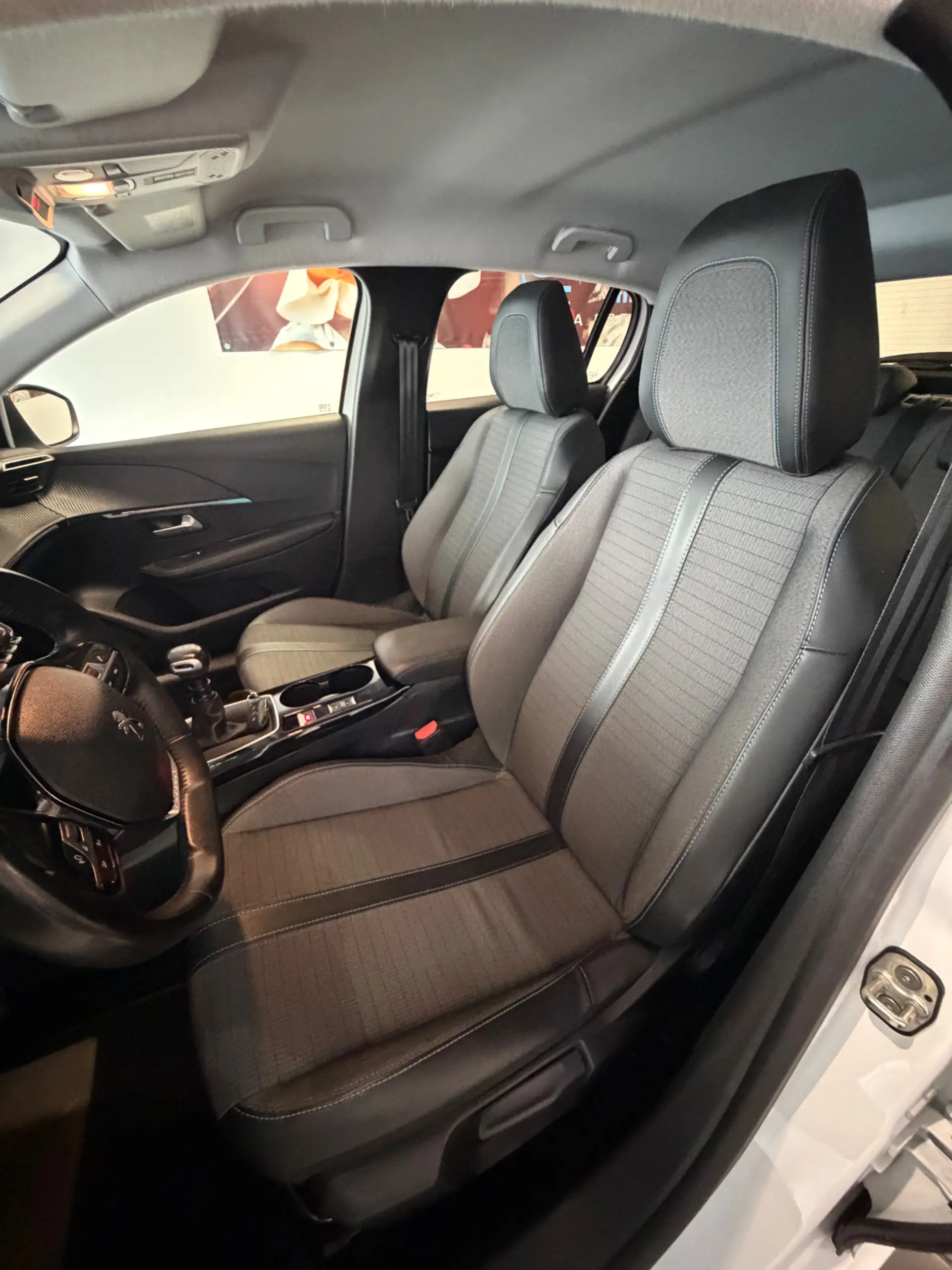 Peugeot 208 1.2 PureTech Allure Pack 29