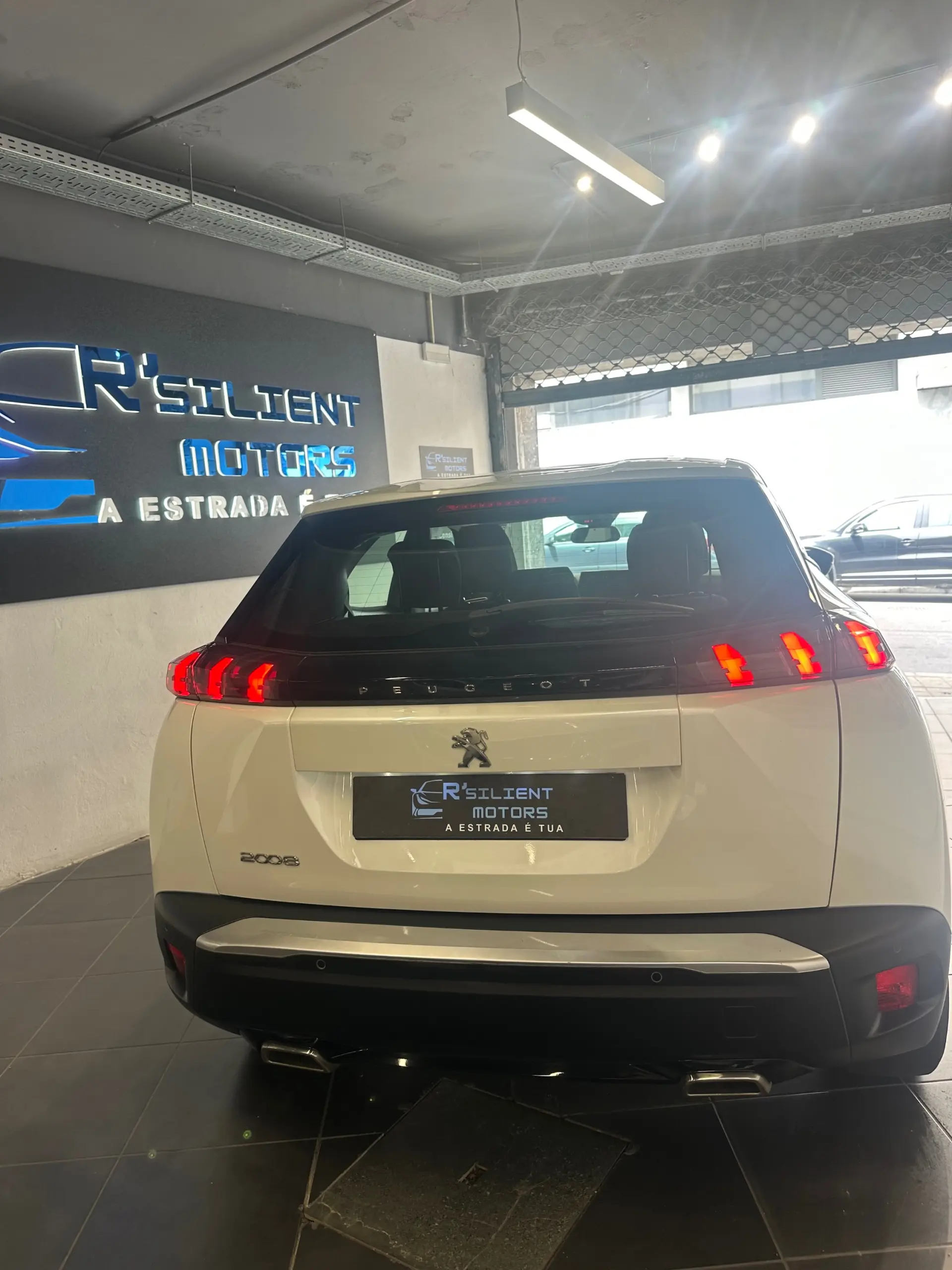 Peugeot 2008 1.2 PureTech Active Pack EAT8 7