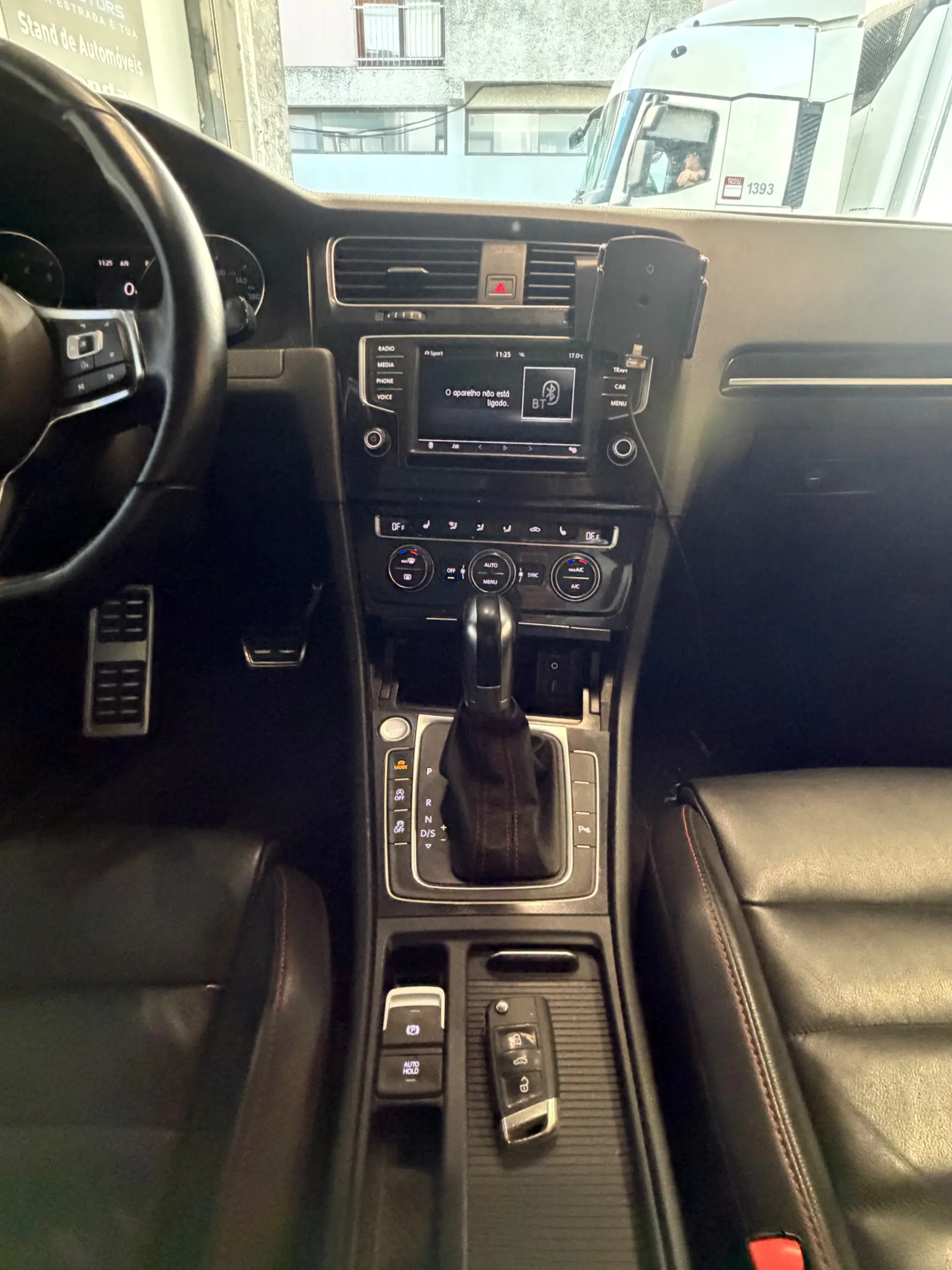 Volkswagen Golf Outro 17
