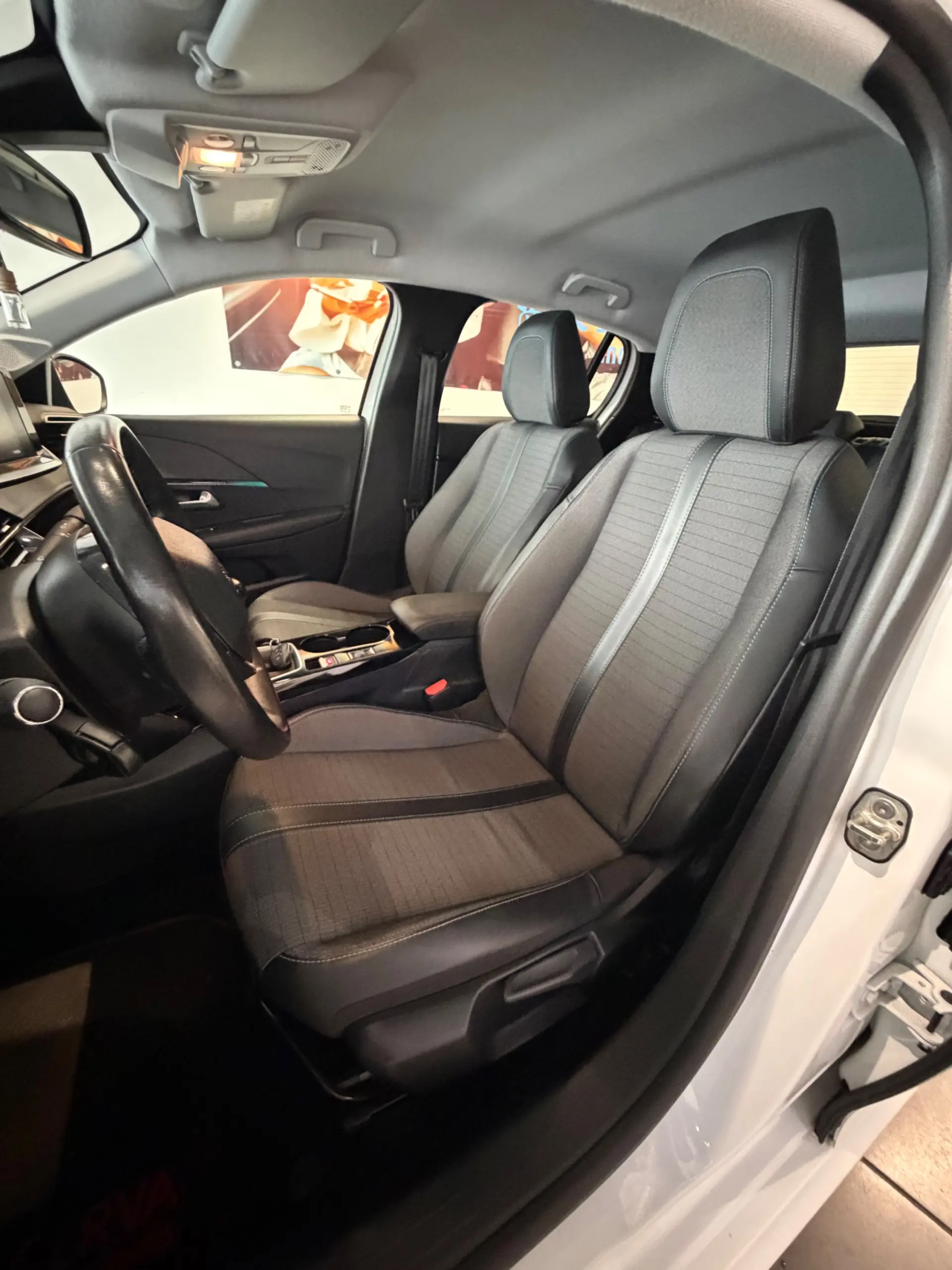 Peugeot 208 1.2 PureTech Allure Pack 28