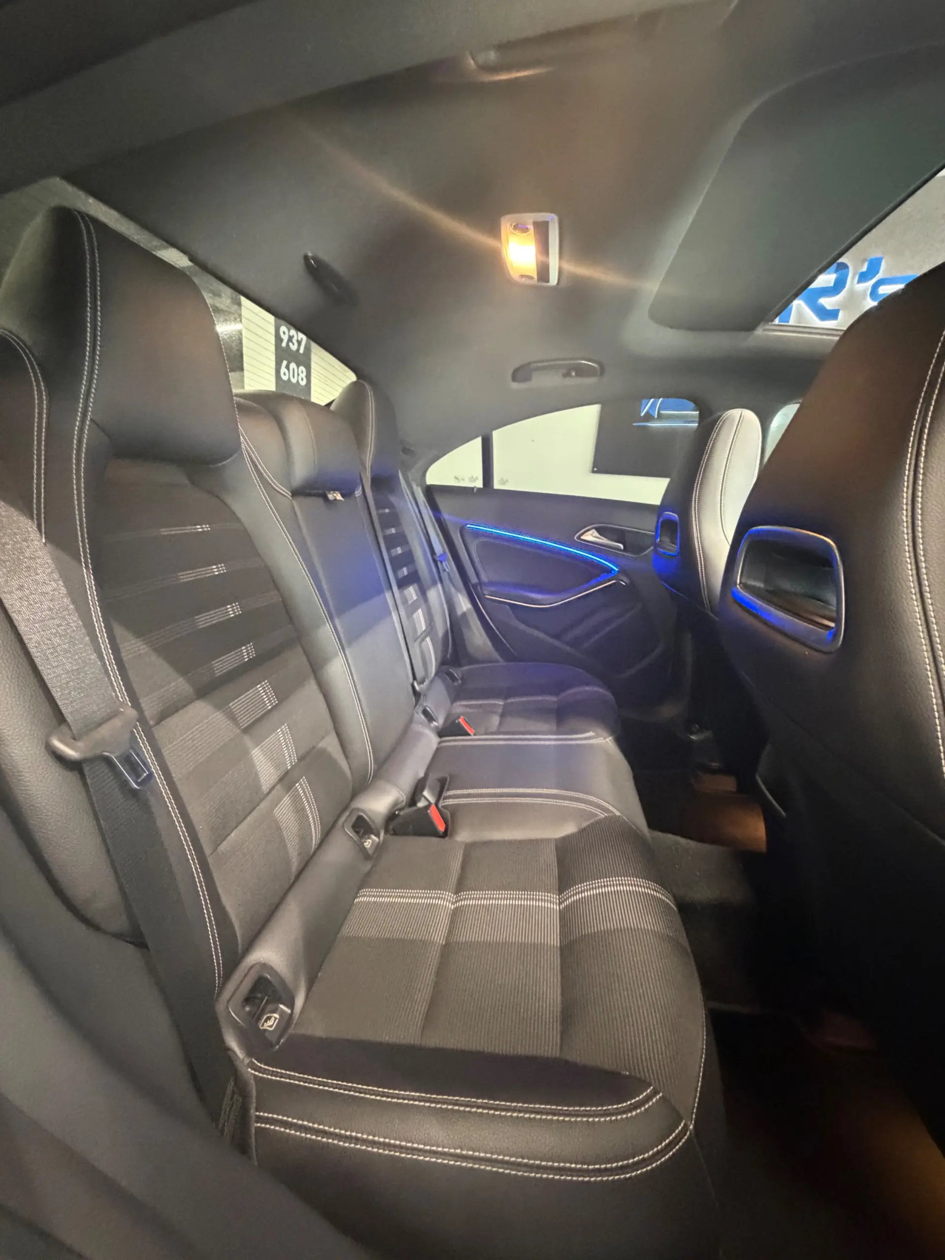 Mercedes-Benz CLA 180 Outro 8