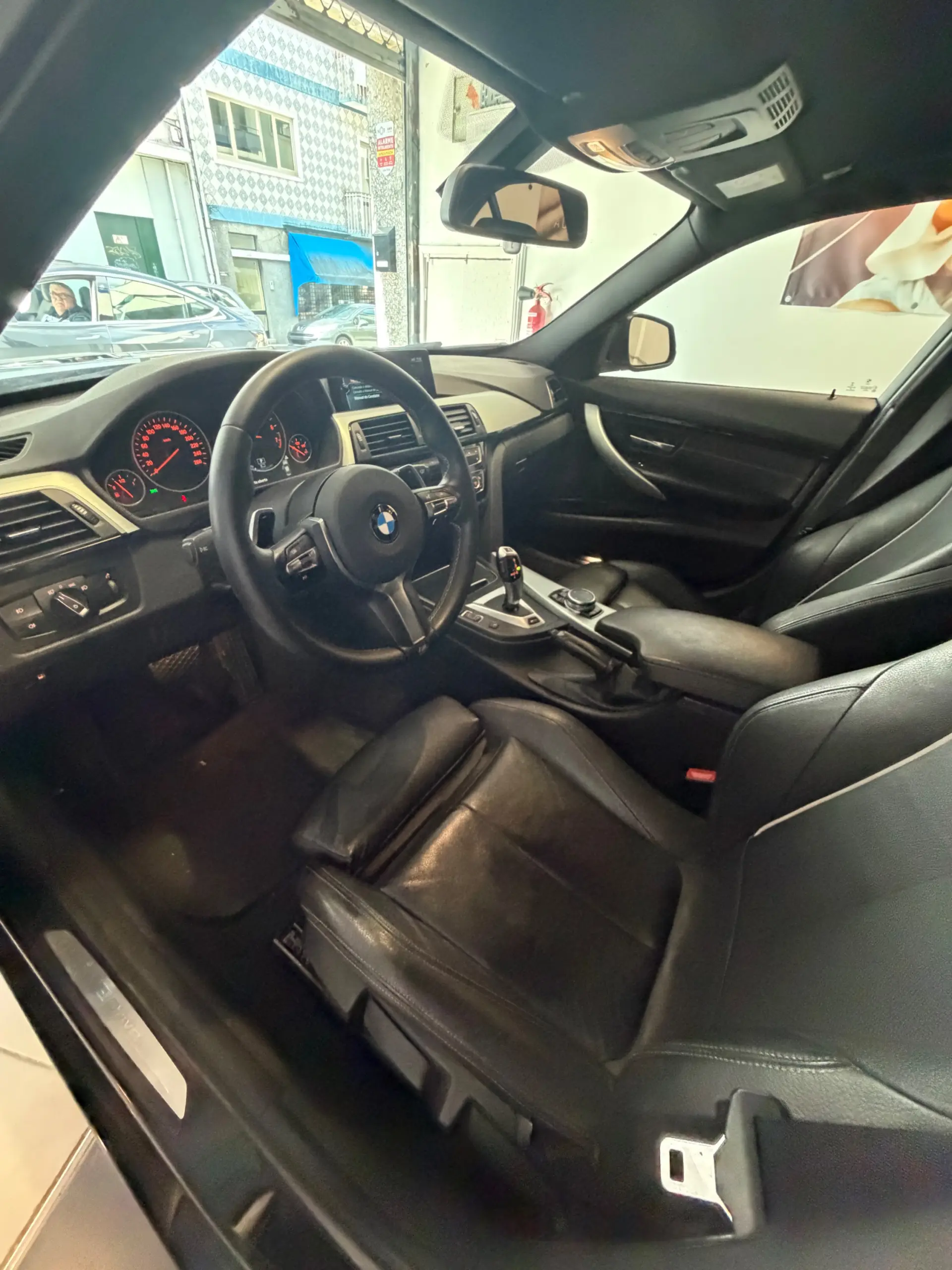 BMW 330 e iPerformance M Sport 26