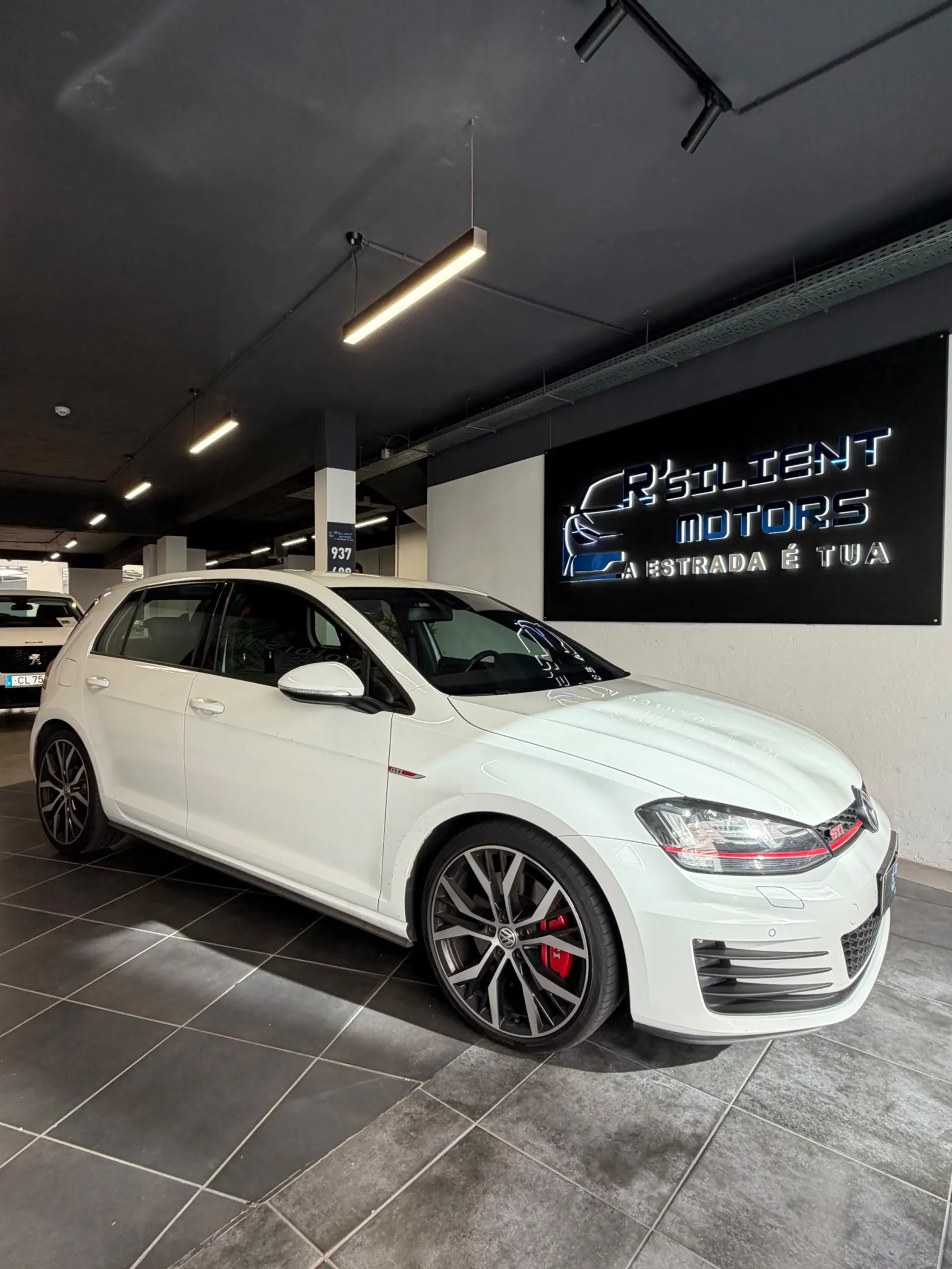 Volkswagen Golf Outro 3