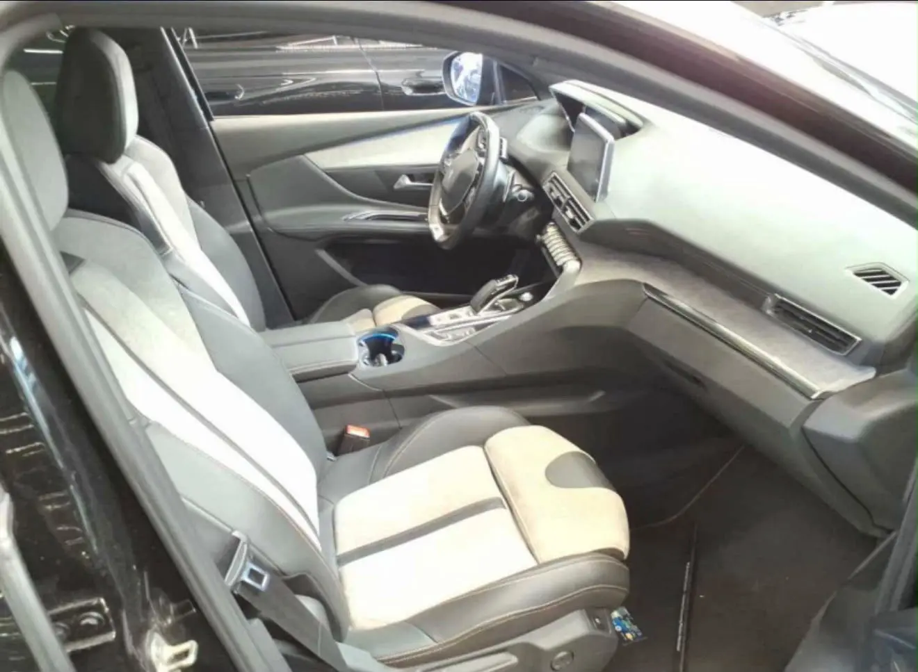 Peugeot 3008 225 e-EAT8 GT 3