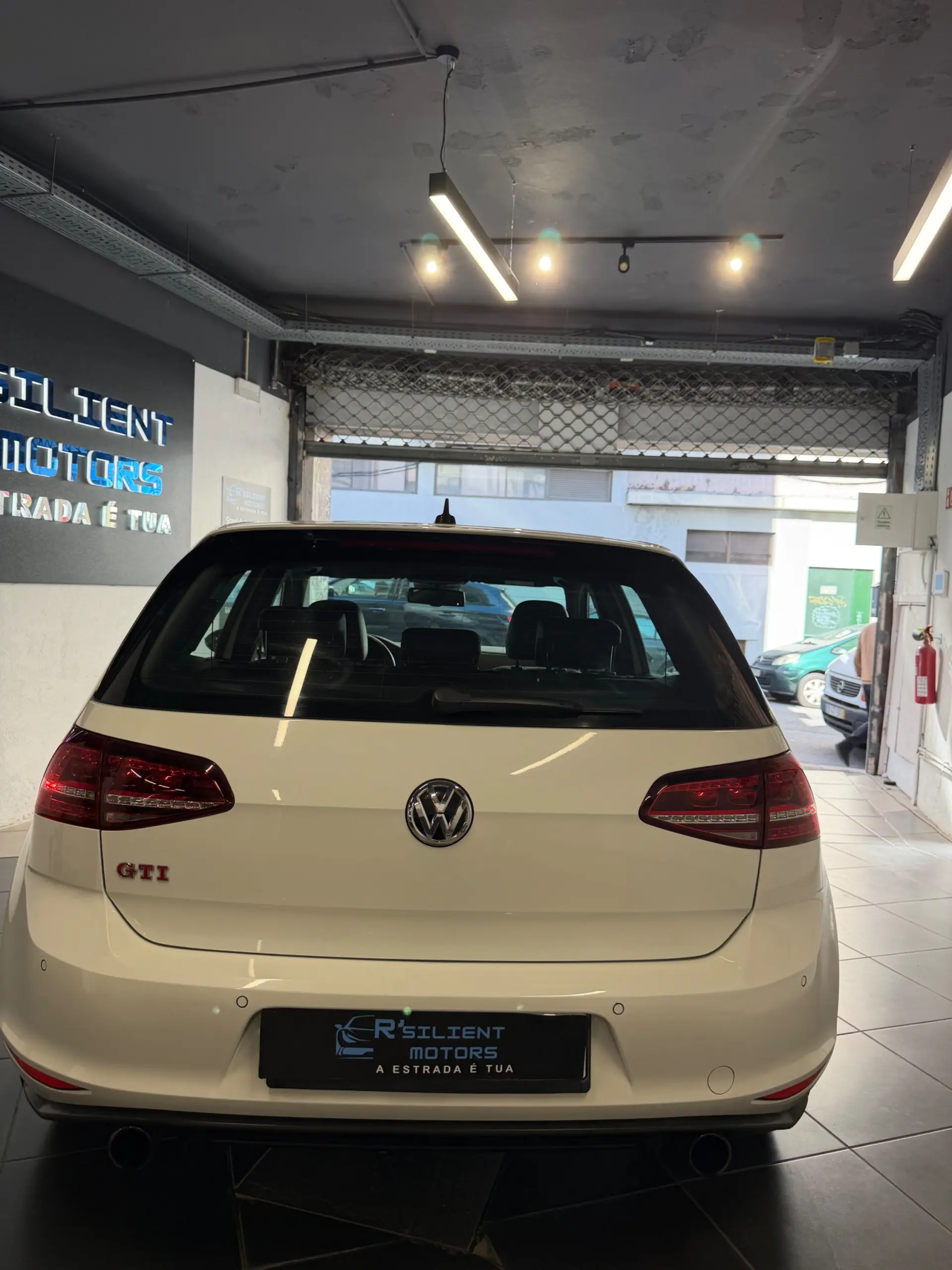 Volkswagen Golf Outro 8