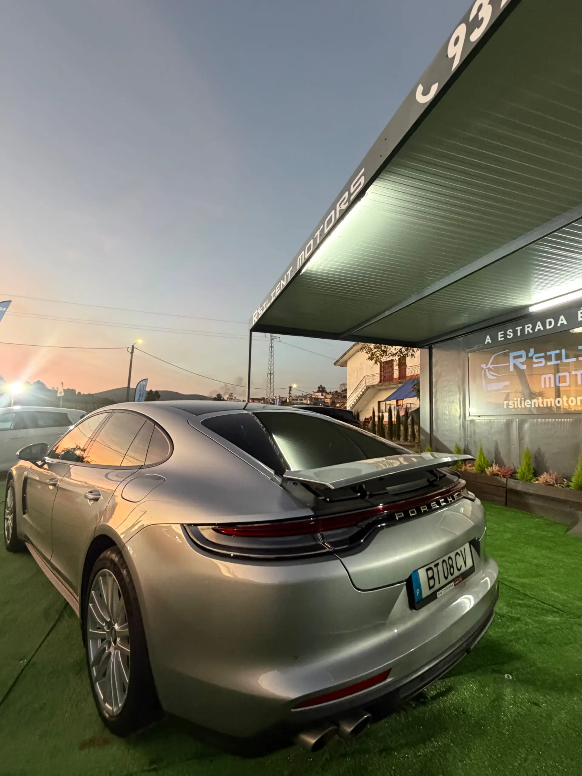 Porsche Panamera 4 E-Hybrid 8