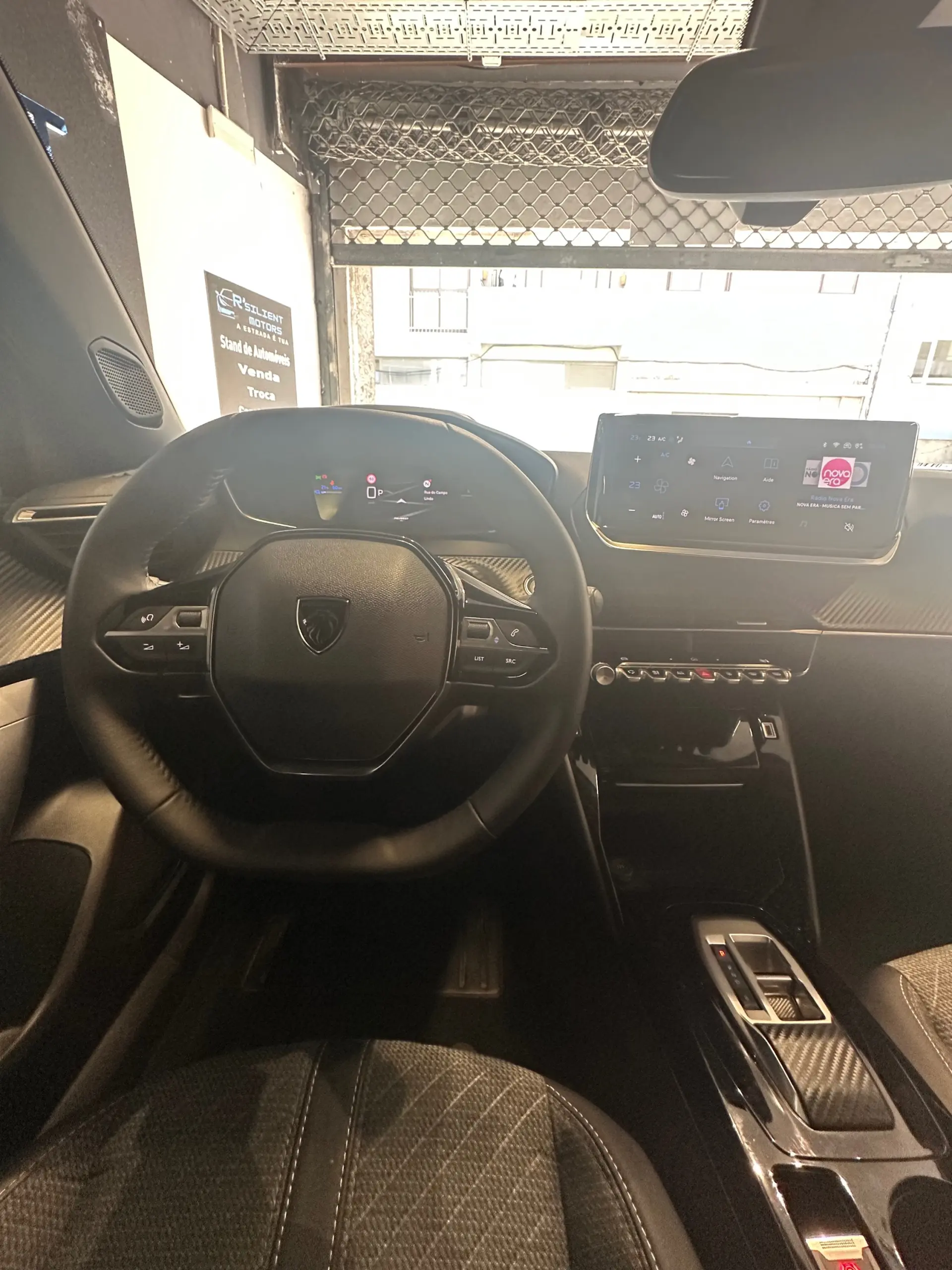 Peugeot e-2008 Allure 29