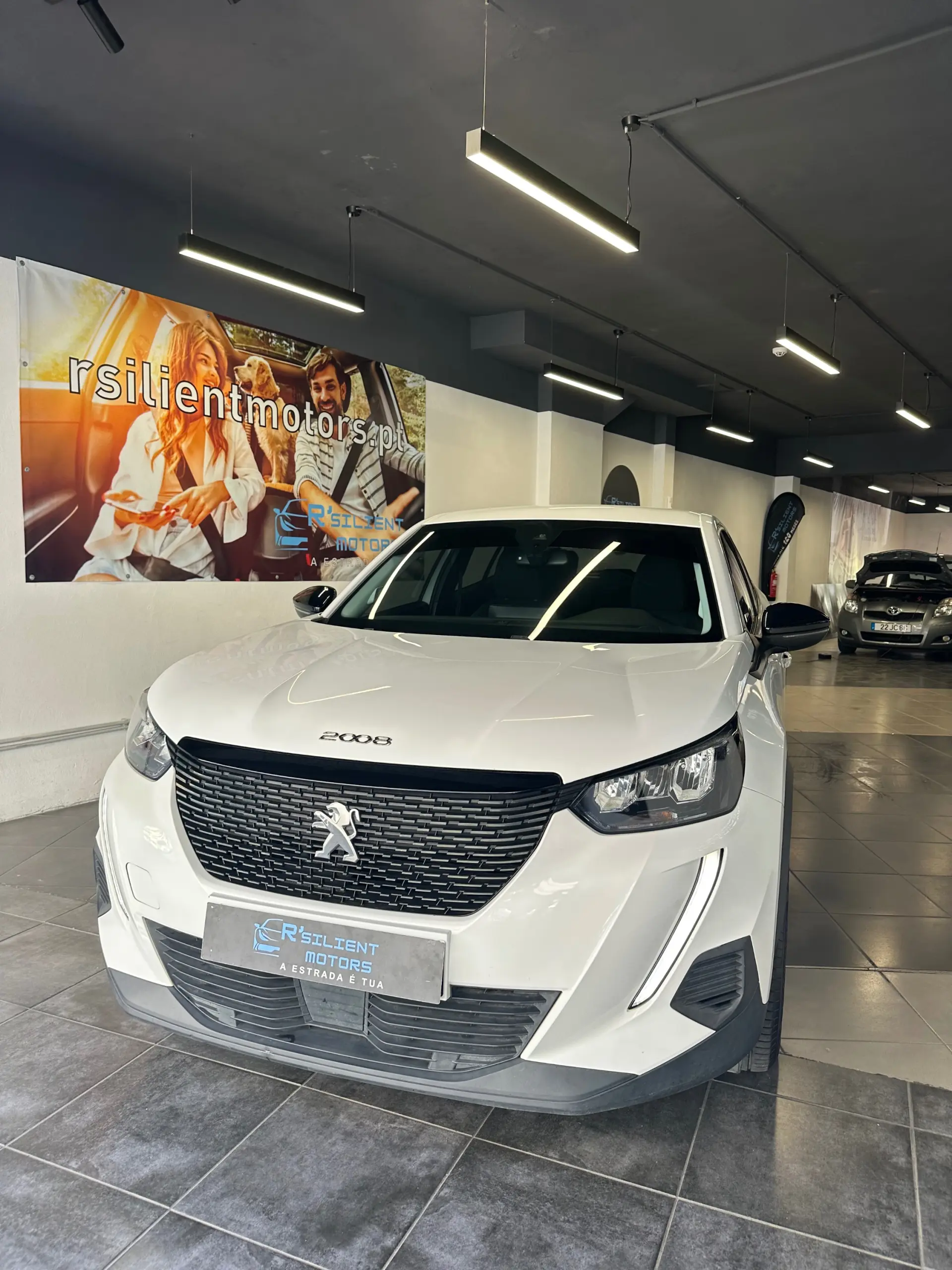 Peugeot 2008 4