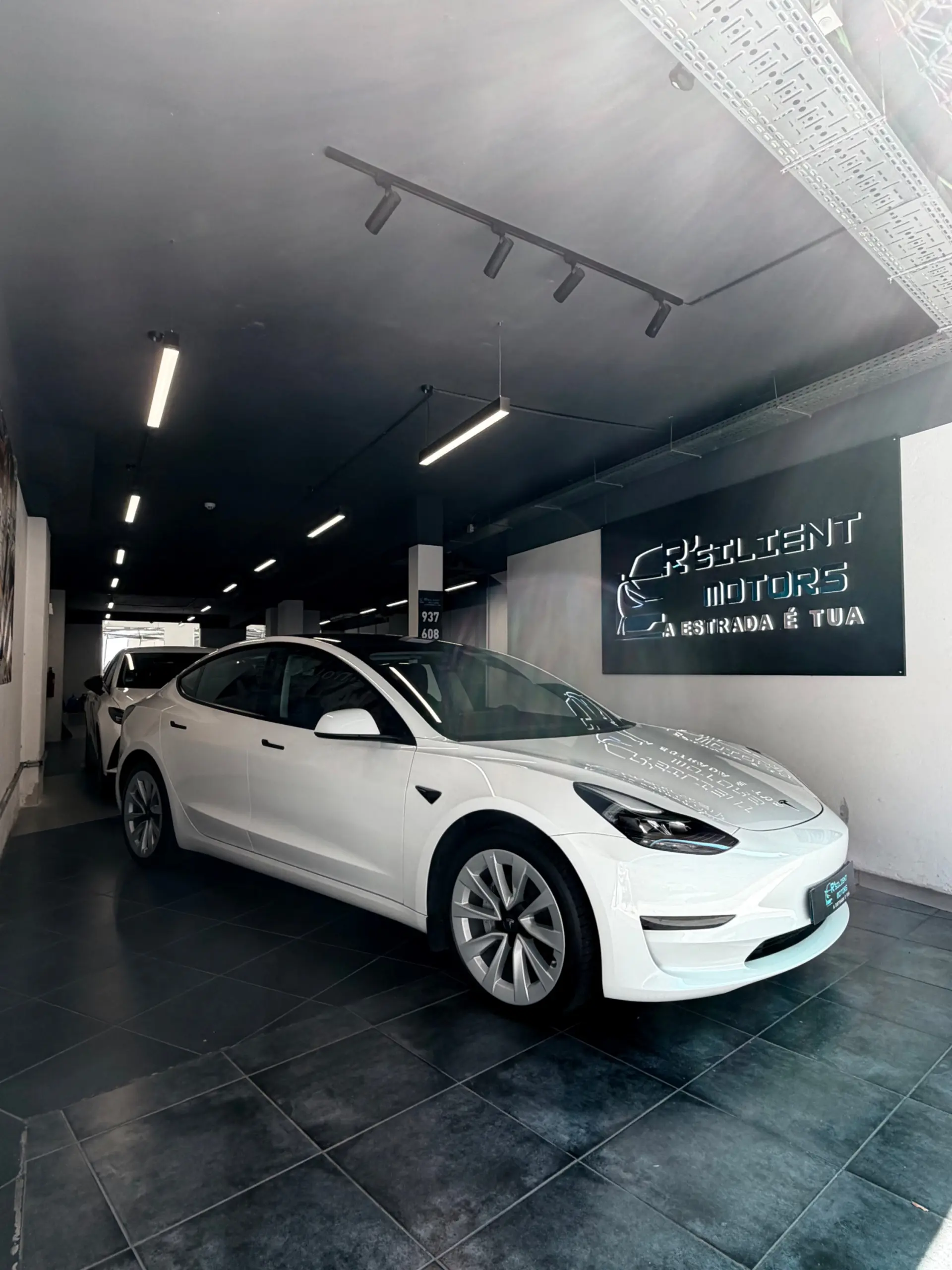 Tesla Model 3 Standard Range Plus RWD 2