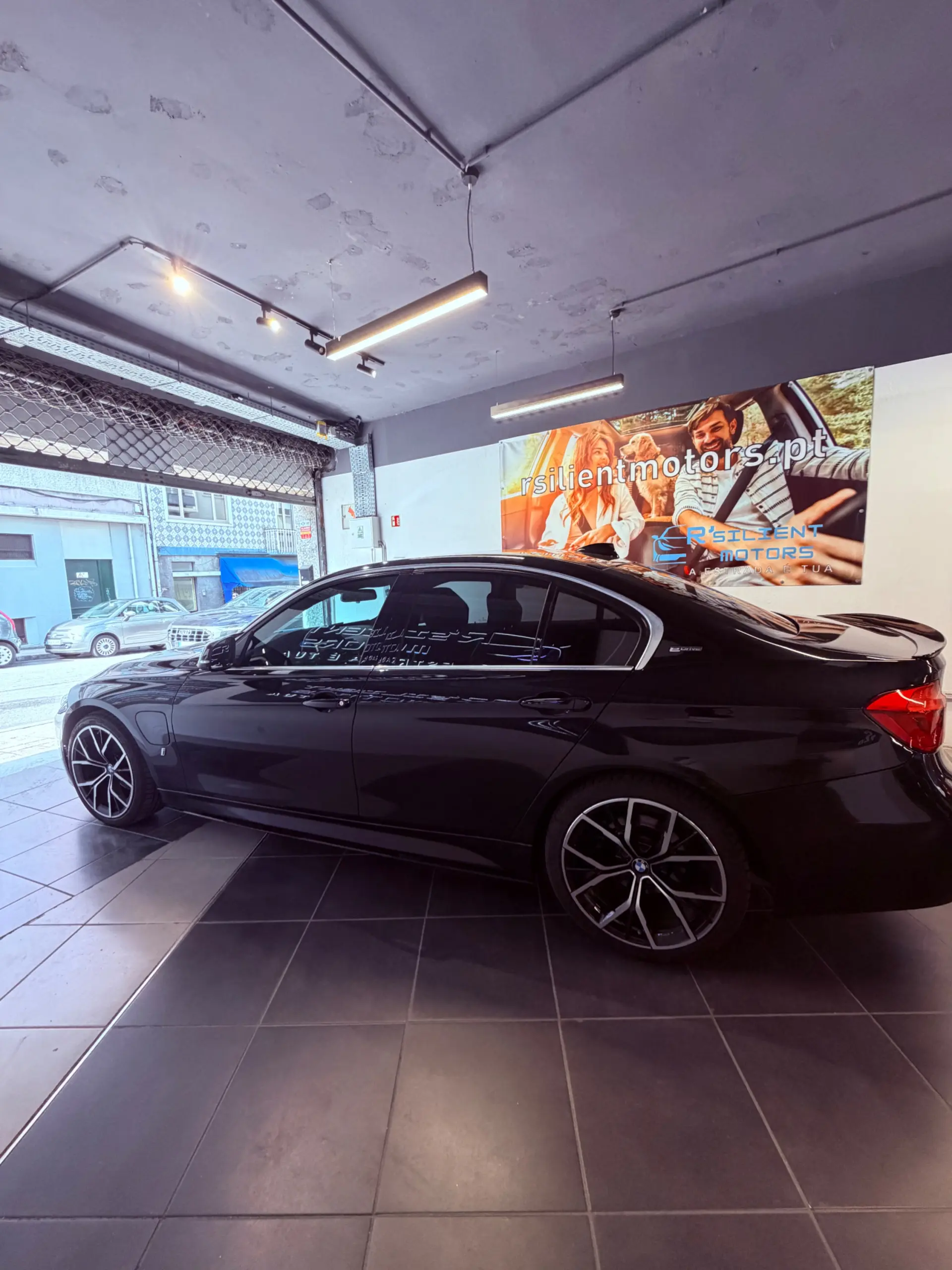 BMW 330 e iPerformance M Sport 6