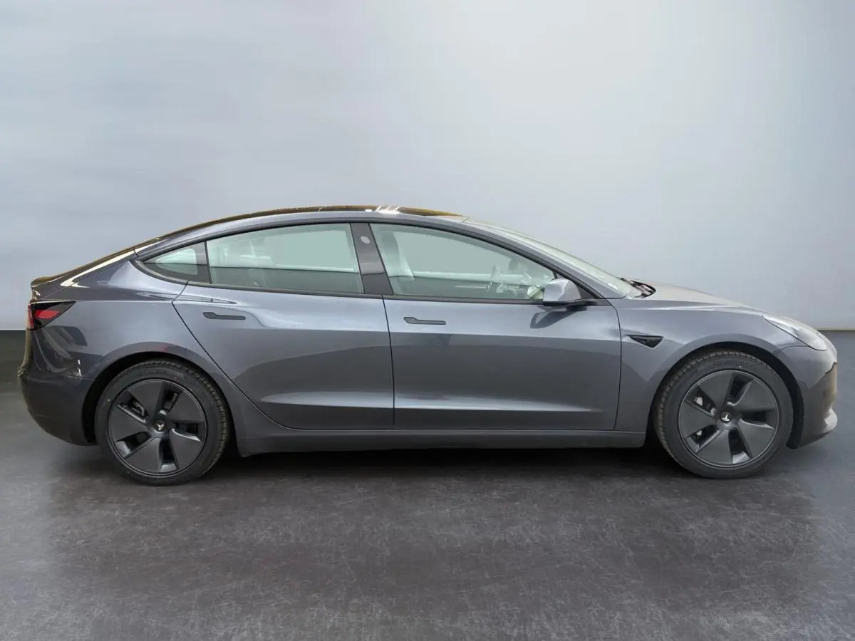 Tesla Model 3 Standard Range Plus RWD 3
