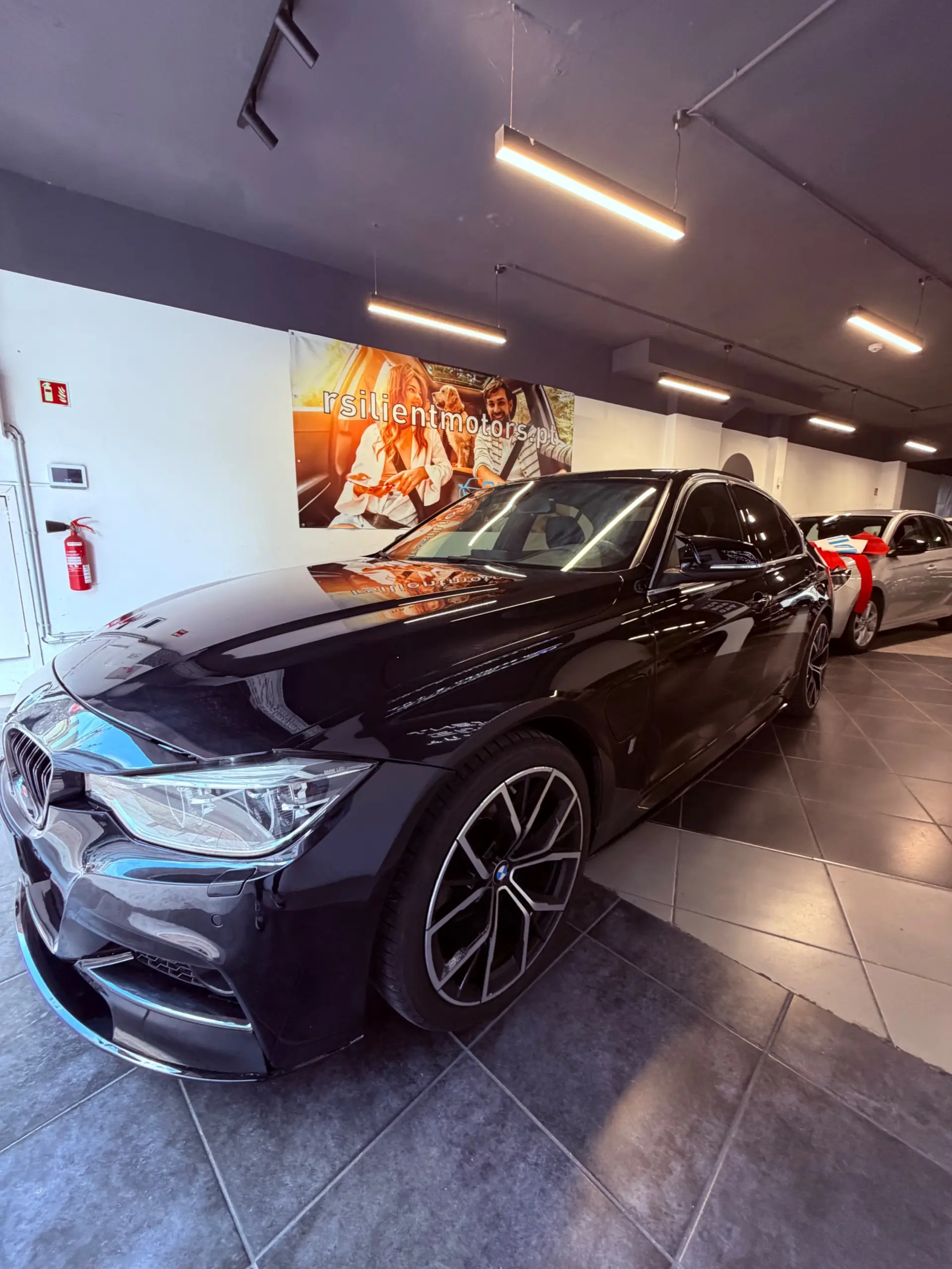 BMW 330 e iPerformance M Sport 4