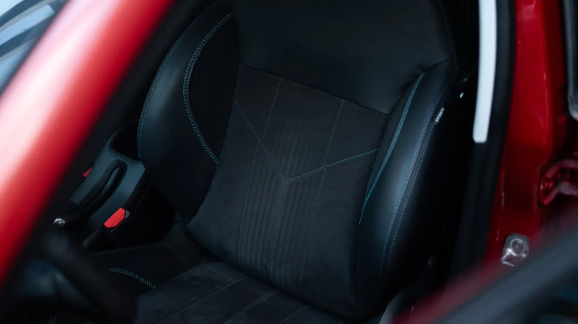 Peugeot 2008 1.2 PureTech Allure 34