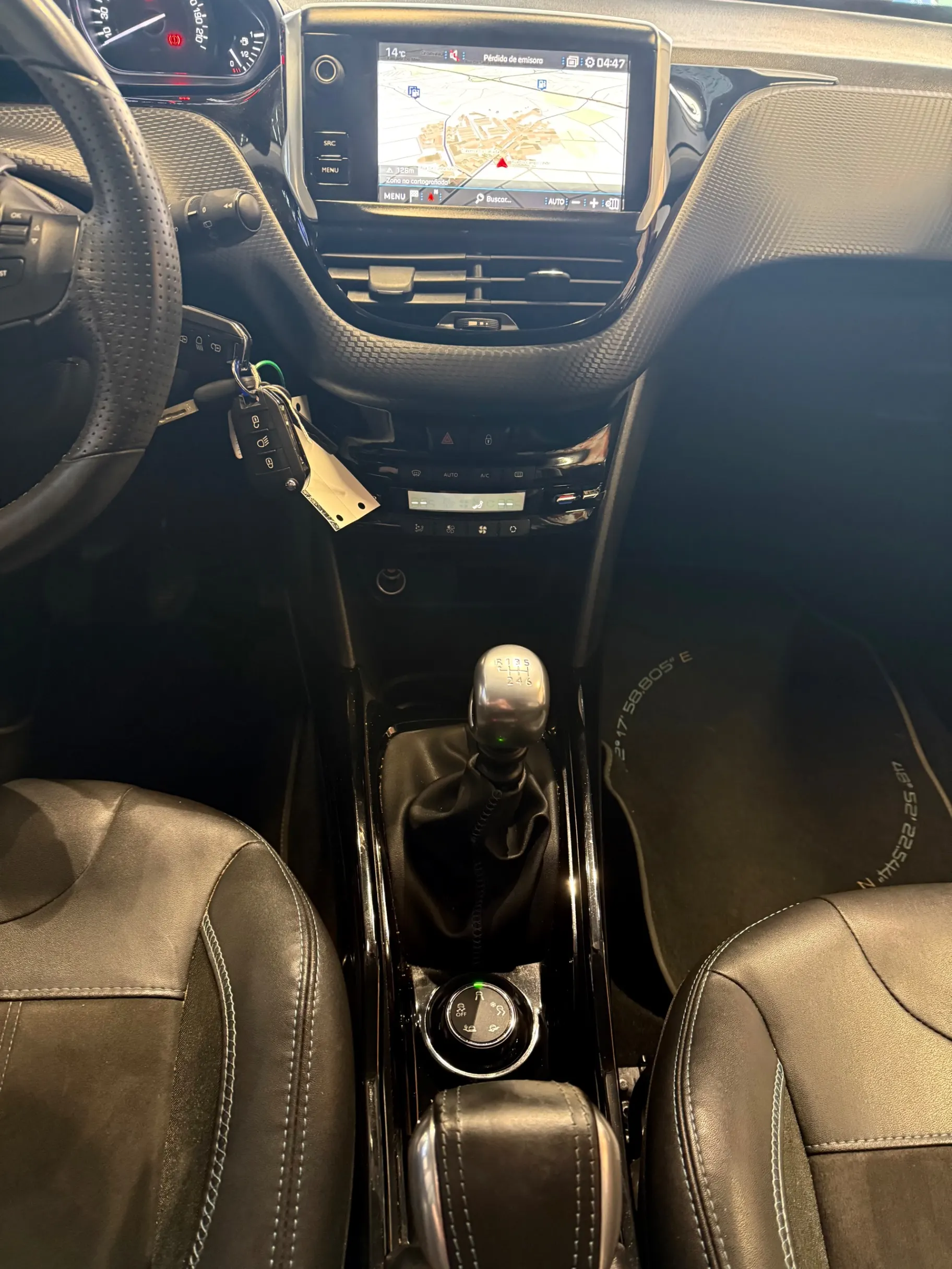 Peugeot 2008 1.2 PureTech Allure 17