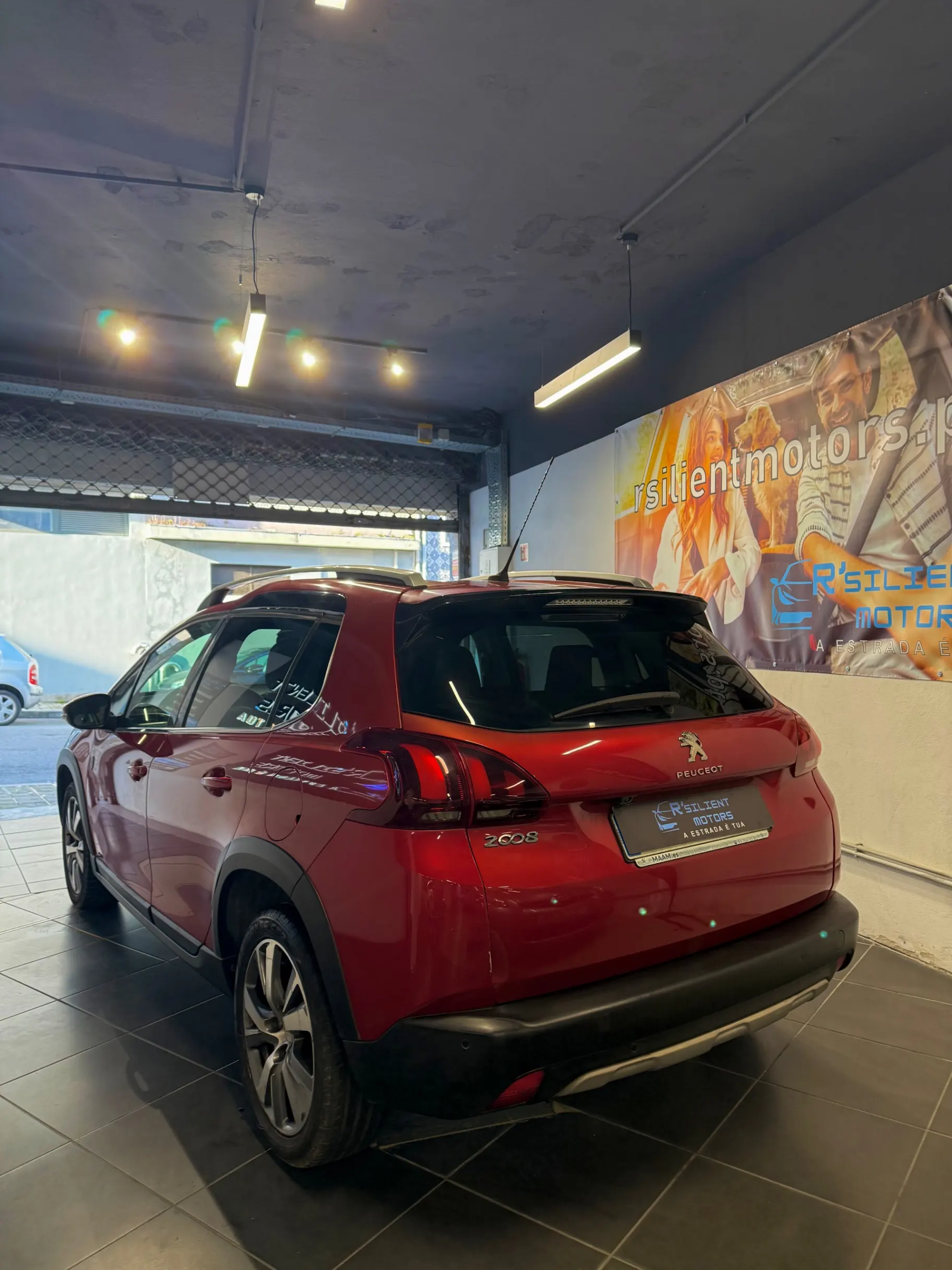 Peugeot 2008 1.2 PureTech Allure 8