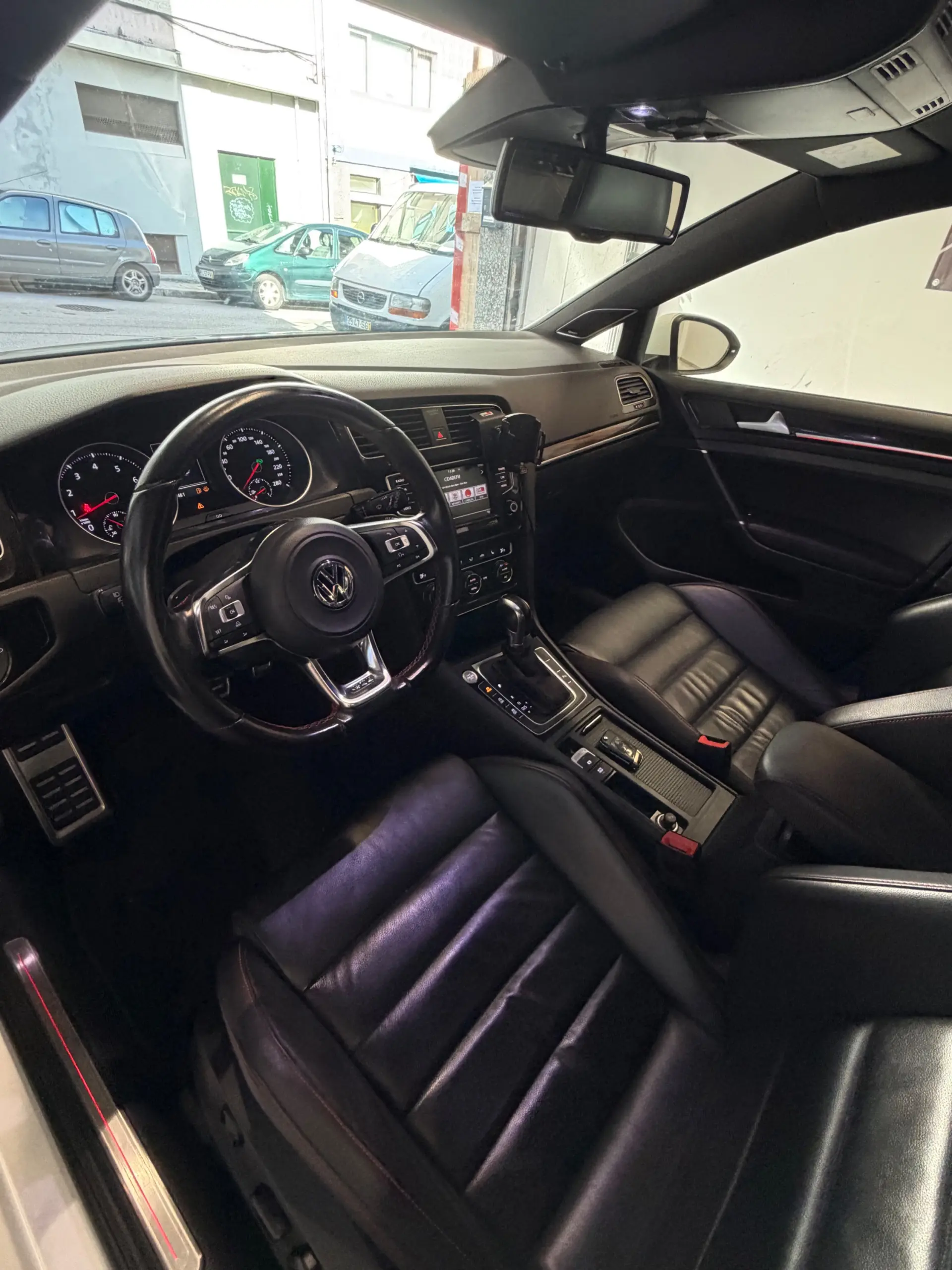 Volkswagen Golf Outro 23