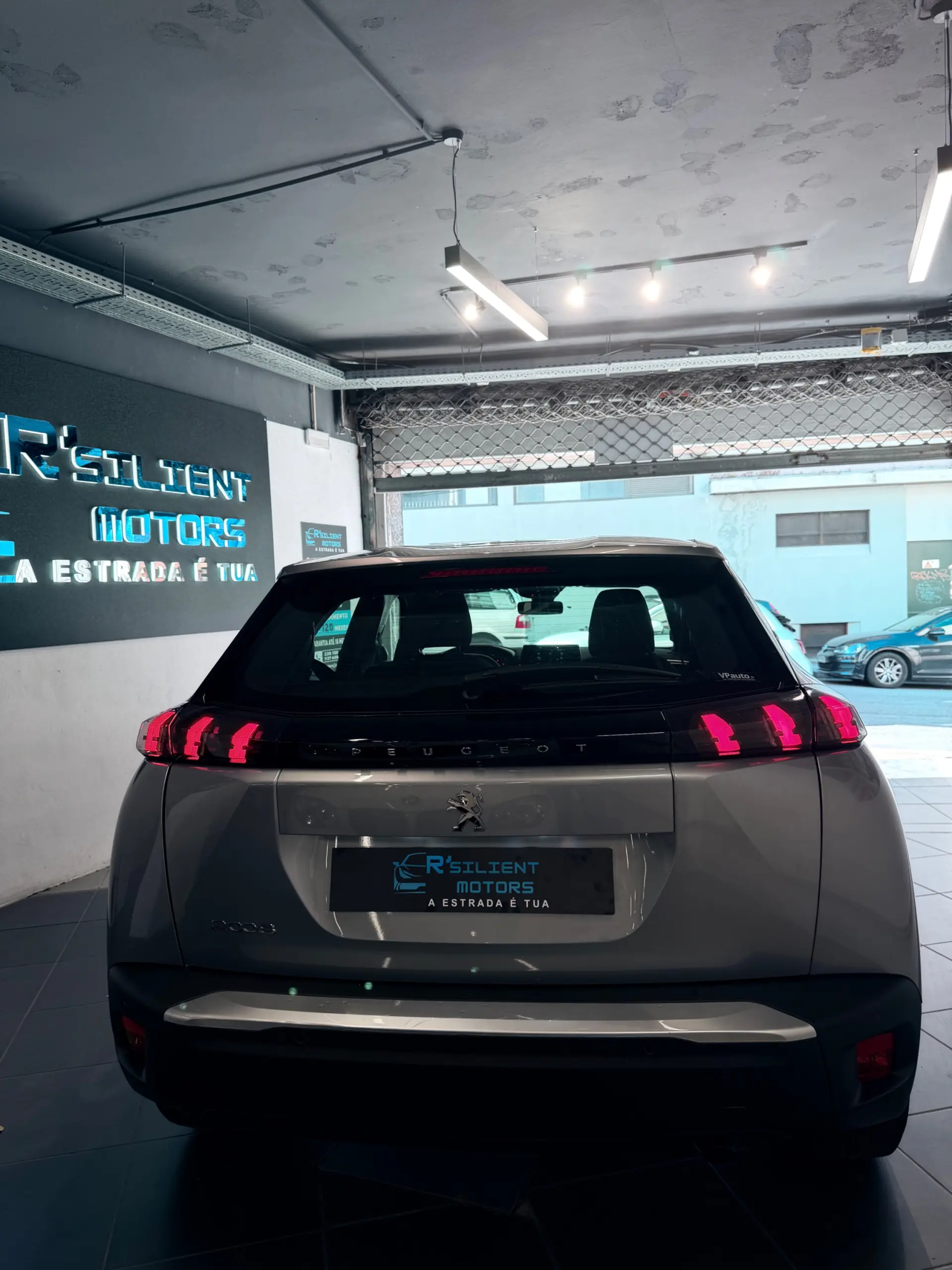 Peugeot 2008 1.2 PureTech Active Pack 8