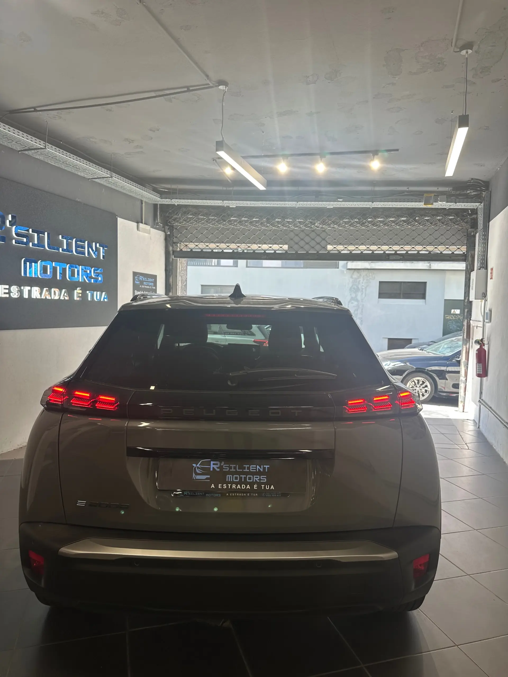 Peugeot e-2008 Allure 8