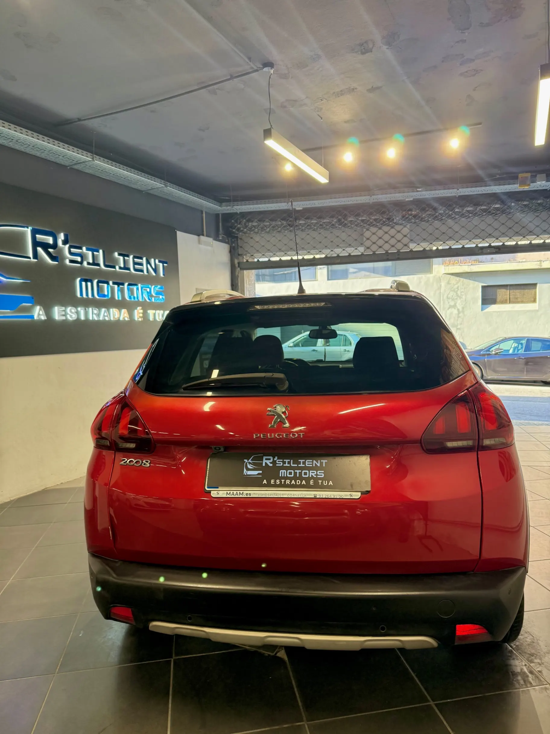 Peugeot 2008 1.2 PureTech Allure 9