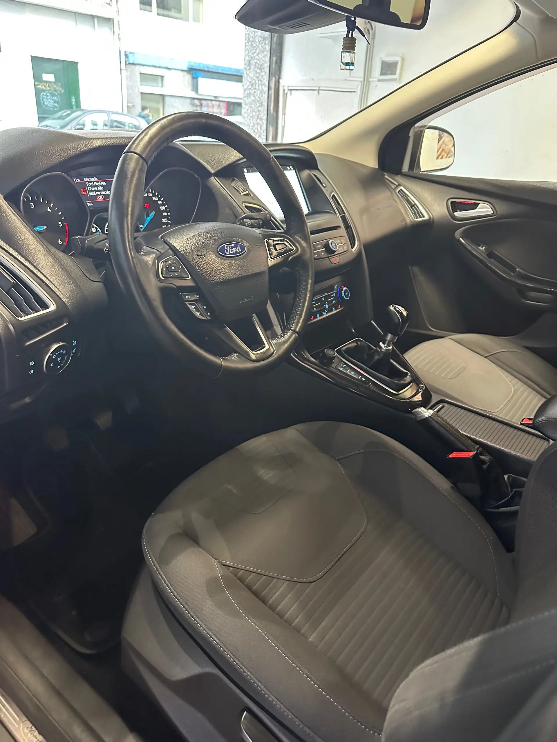 Ford Focus SW 1.5 TDCi EcoBlue Titanium 13