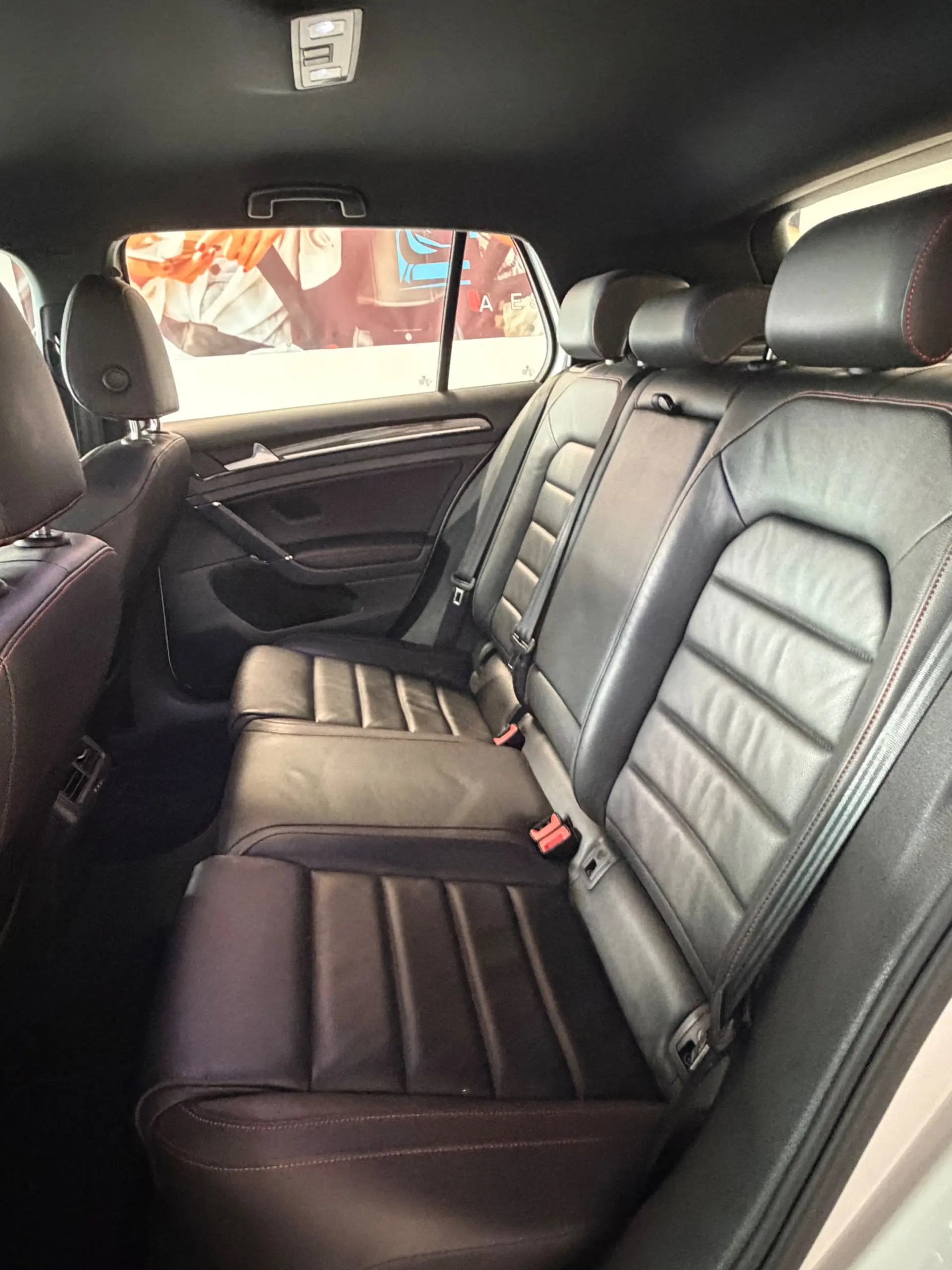 Volkswagen Golf Outro 16