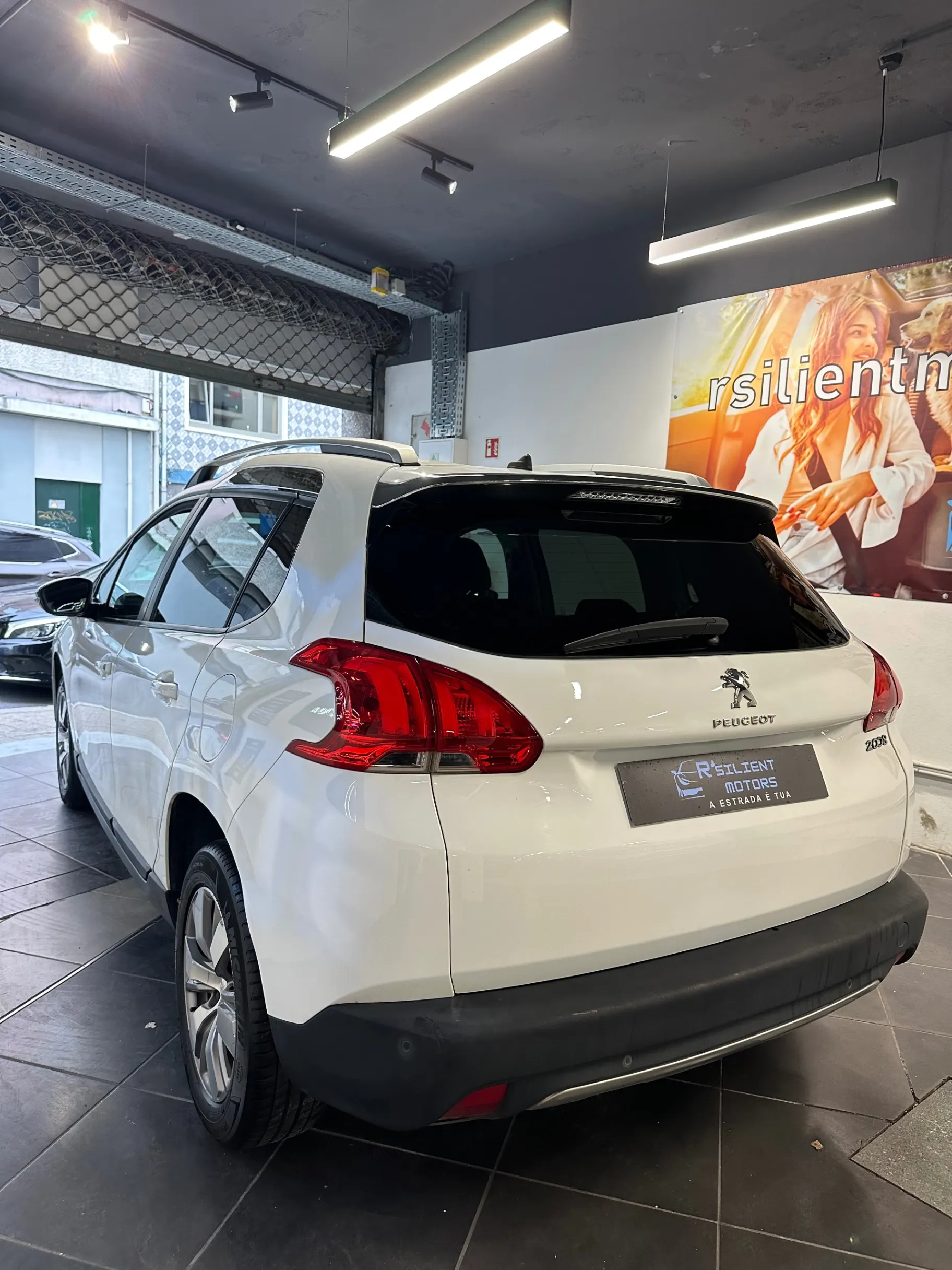 Peugeot 2008 1.2 PureTech Style 6