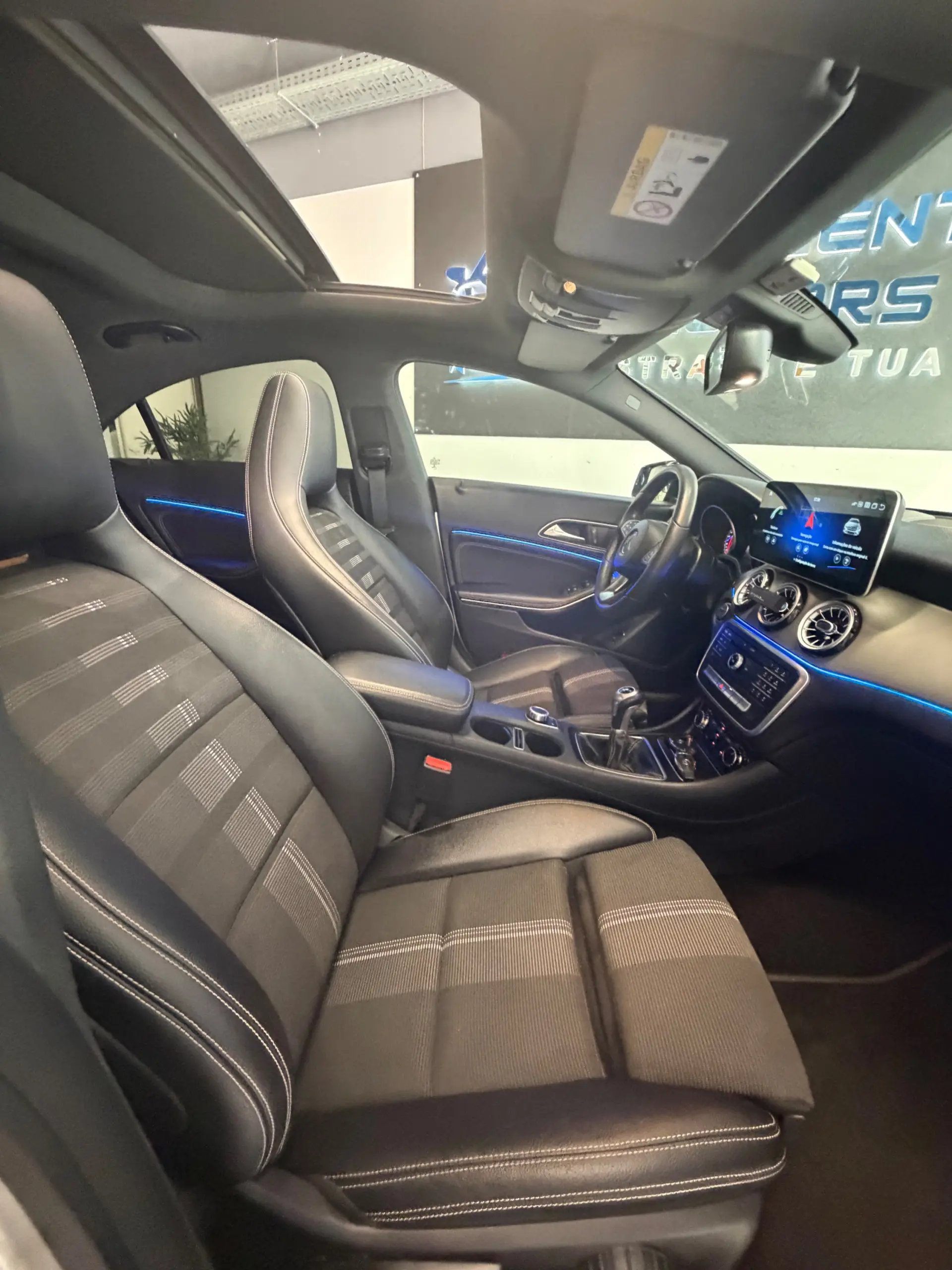 Mercedes-Benz CLA 180 Outro 15