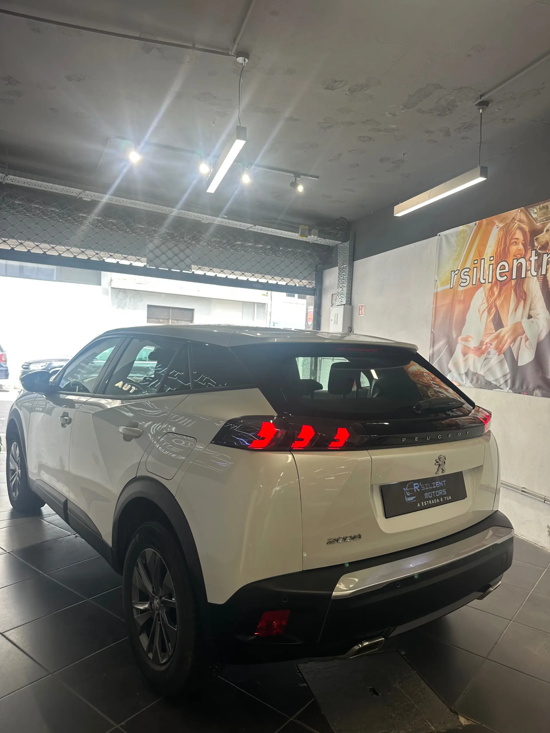 Peugeot 2008 1.2 PureTech Active Pack EAT8 9